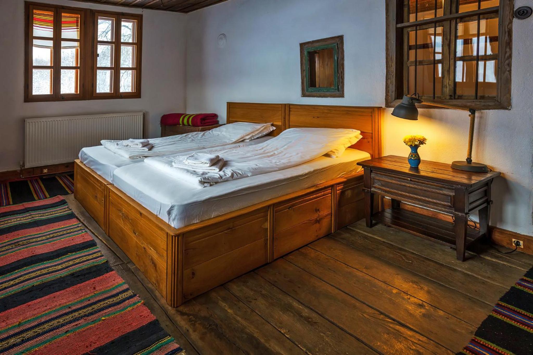 Authentic House with Stunning Mountain View - Karashka