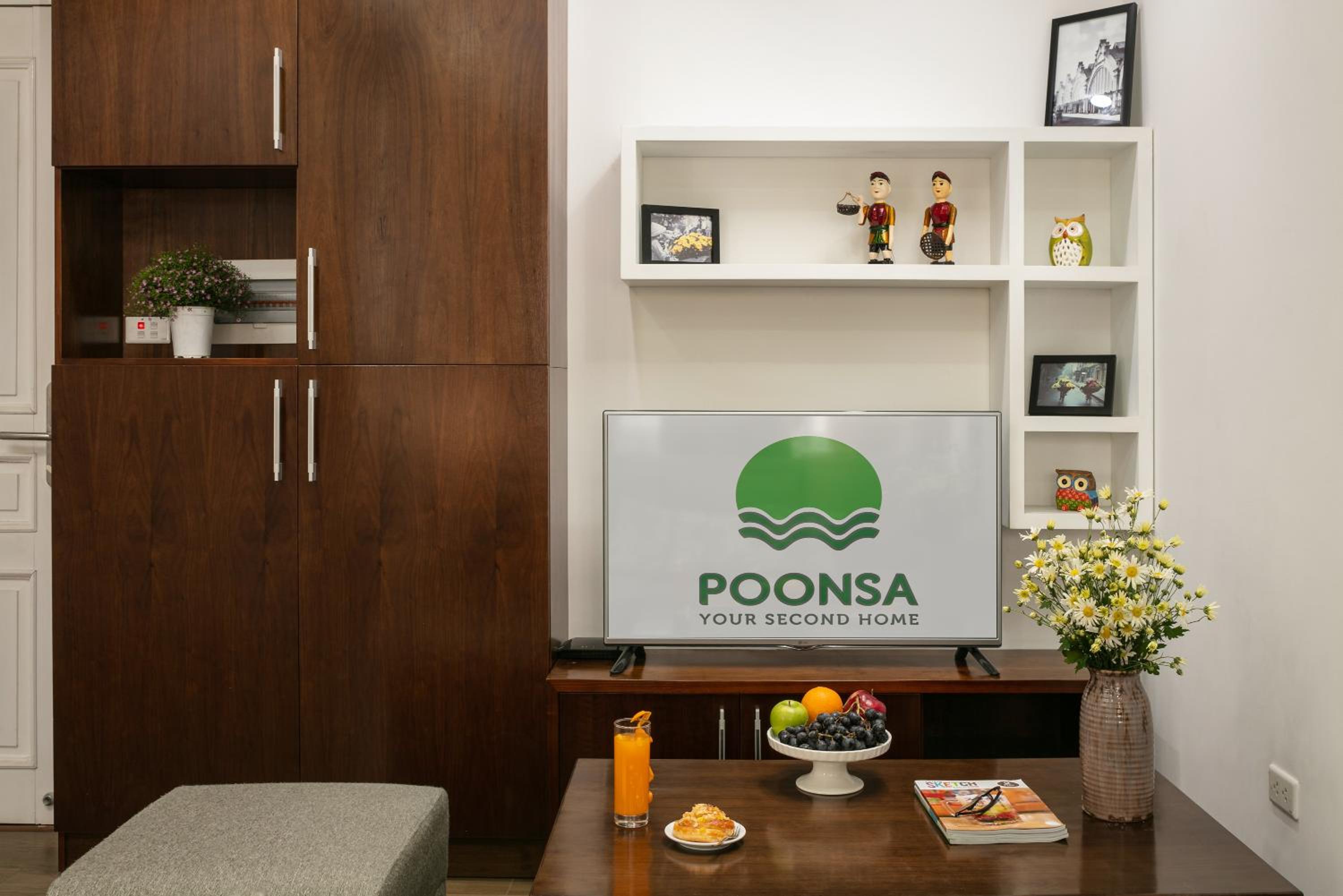 Poonsa Hanoi - The Ordinary Living
