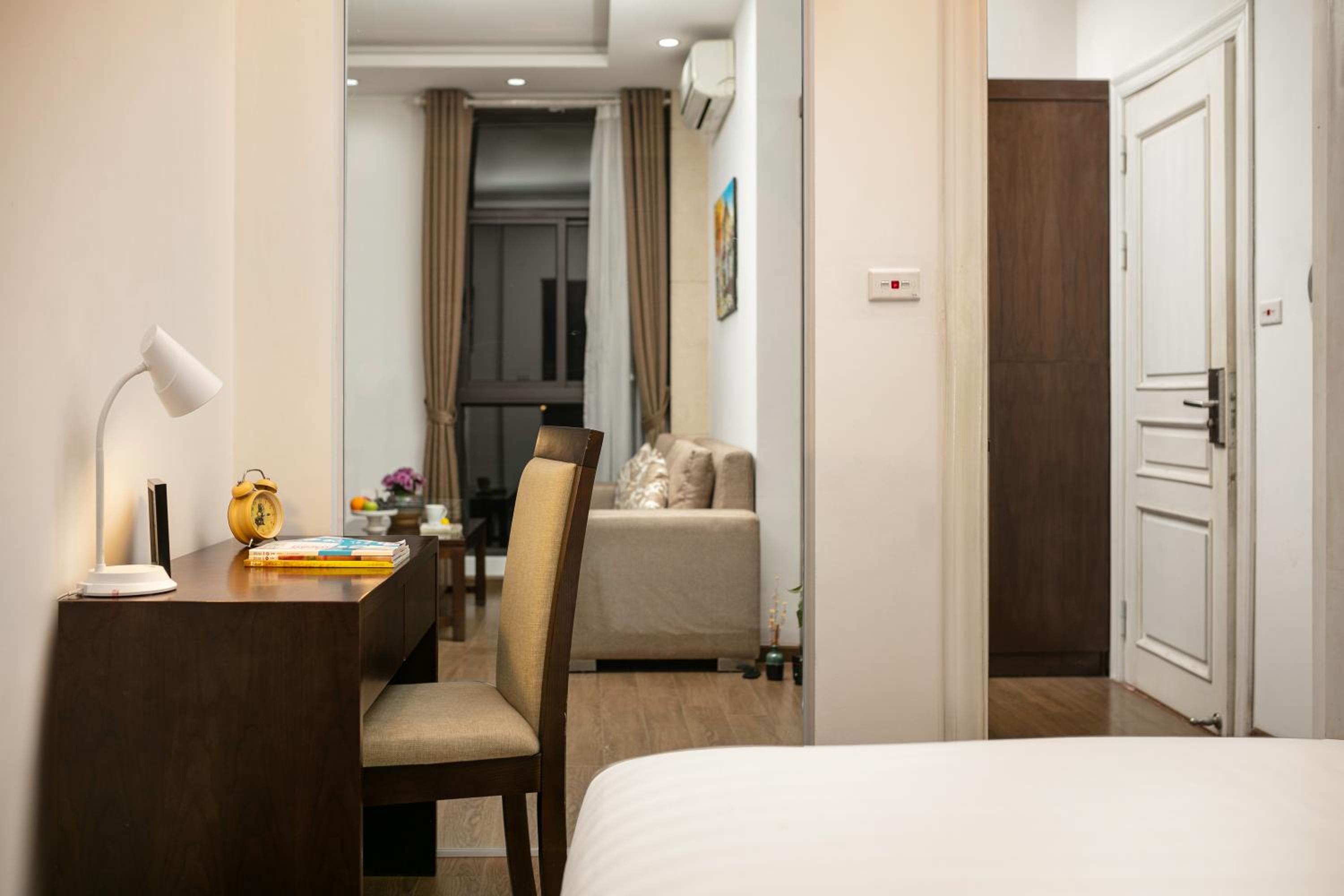 Poonsa Hanoi - The Ordinary Living