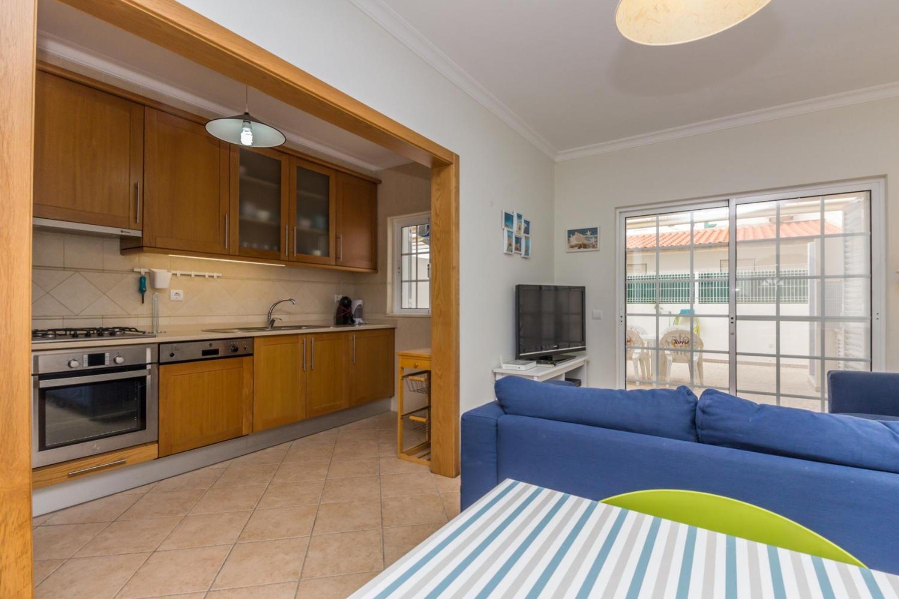 4 bedroom villa wi-fi and shared pool by ALGARVEMANTA view 5