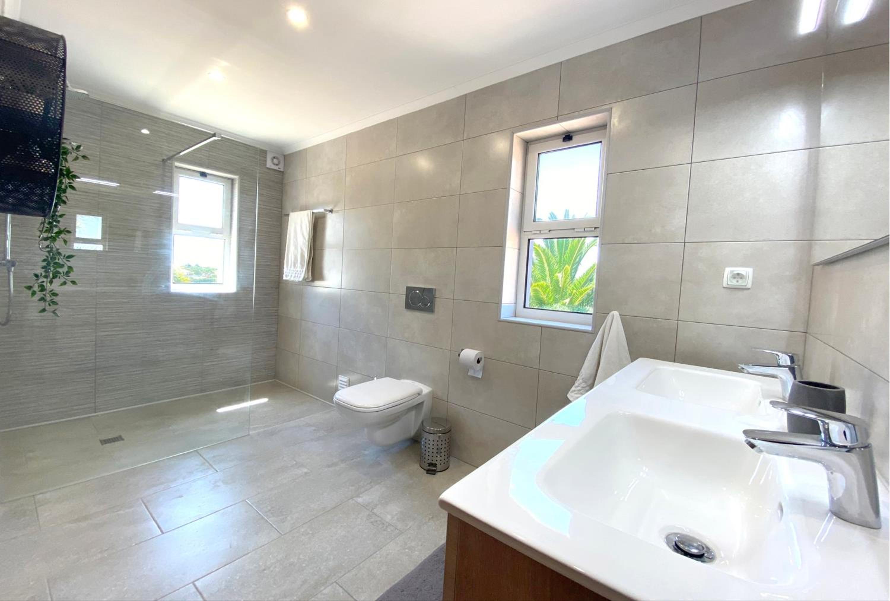 Spacious Villa in Carvoeiro with Private Pool