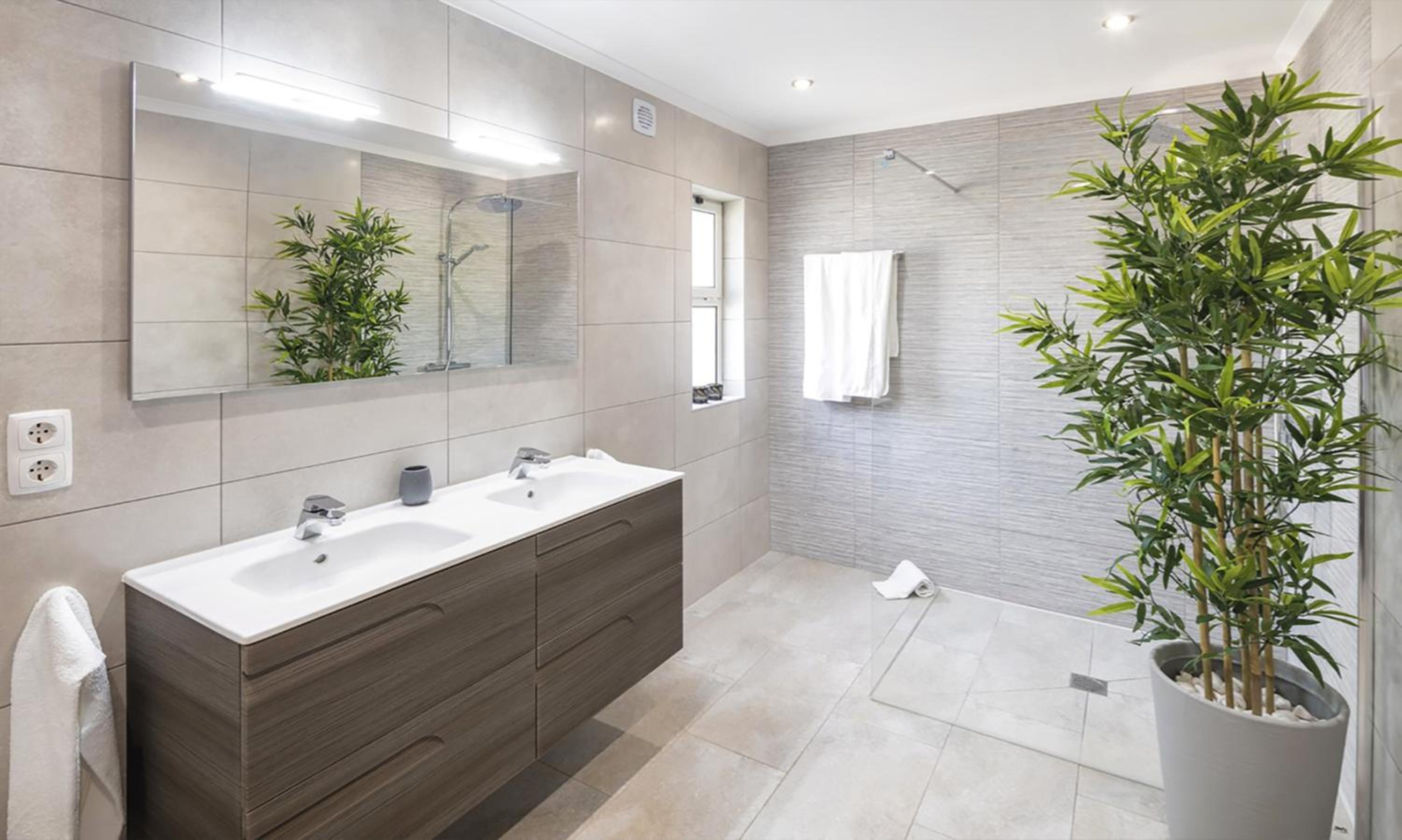 Spacious Villa in Carvoeiro with Private Pool