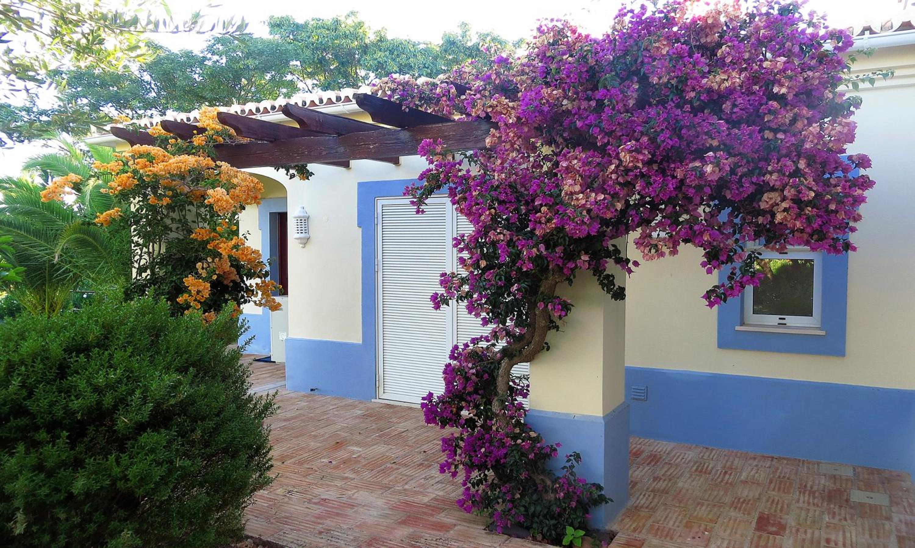 Spacious Villa in Carvoeiro with Private Pool