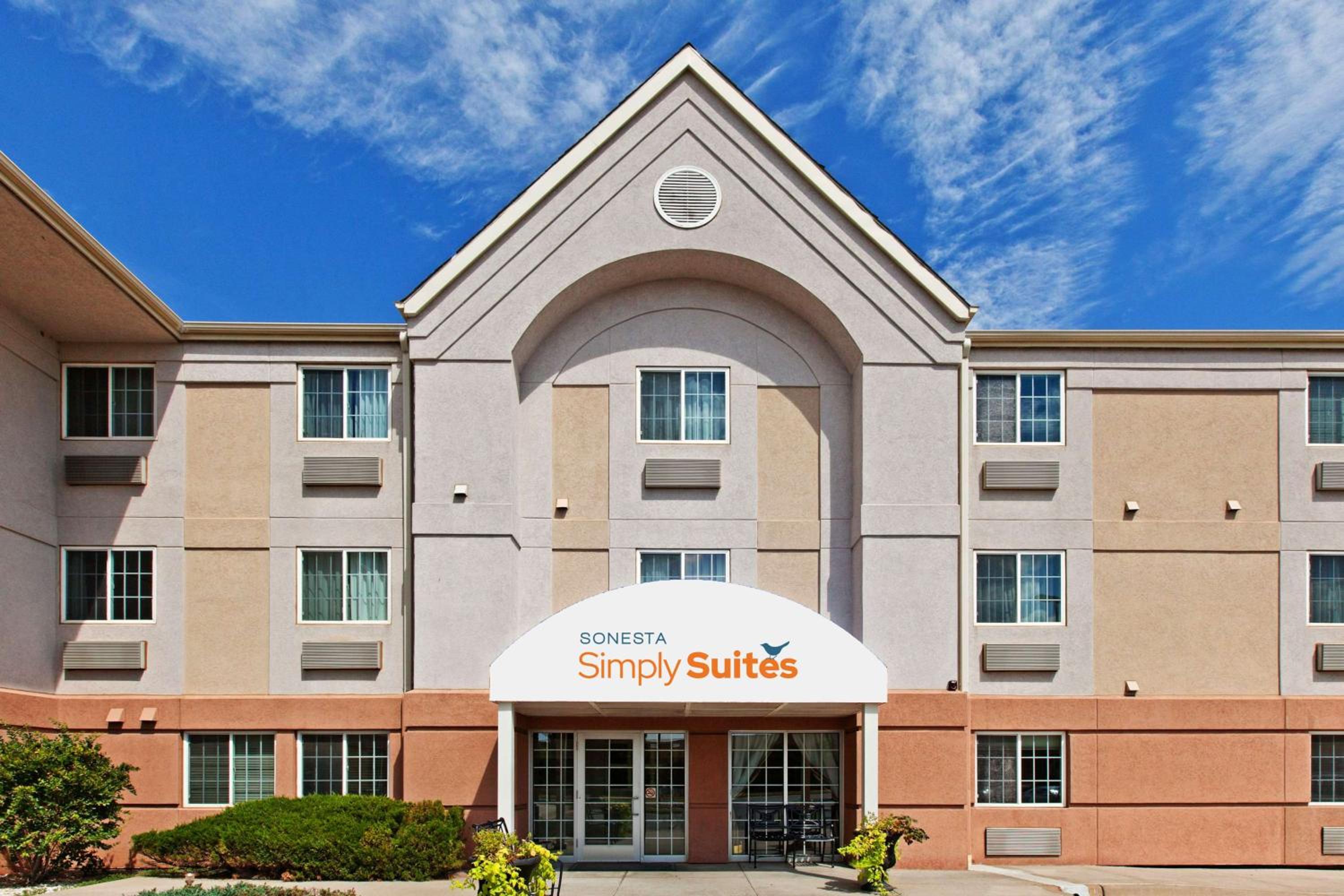 Hotel Sonesta Simply Suites Wichita Airport - Image 1