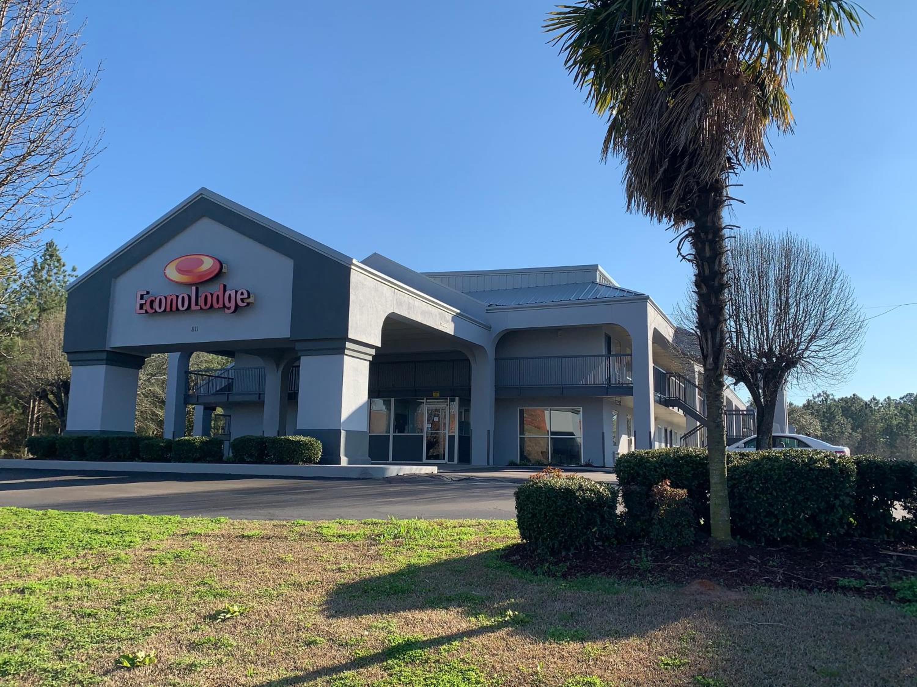 Troy Vacations - Econo Lodge - Property Image 1