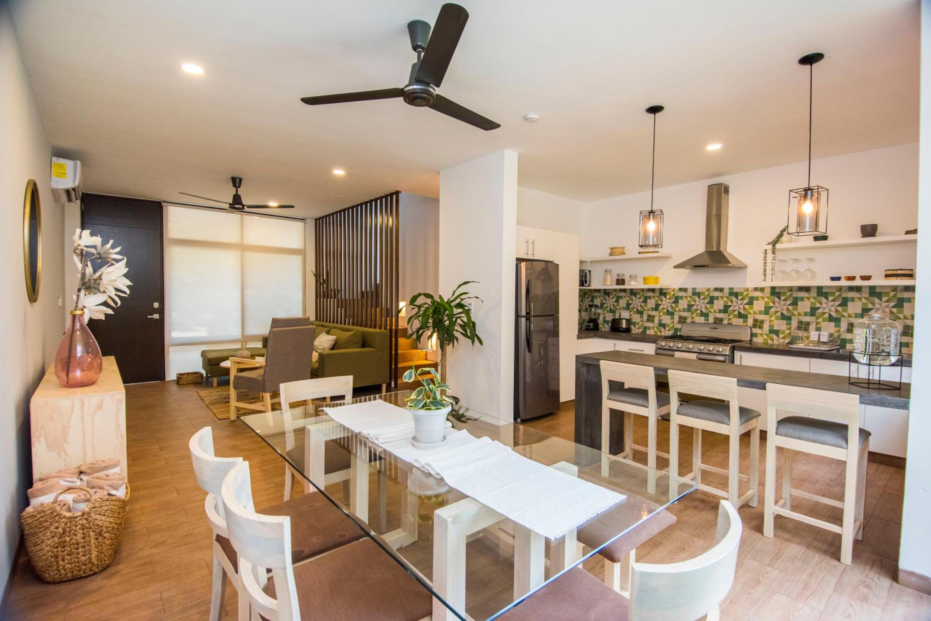 Tannah Luxury Rentals view 3