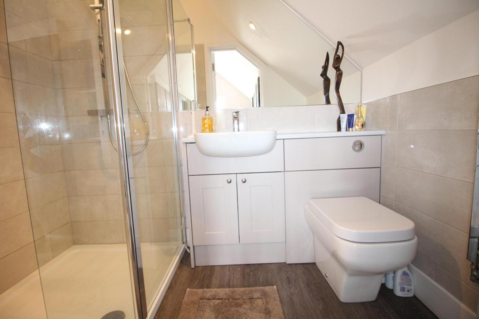Warminster Vacations - The Angel Holiday House - Property Image 9