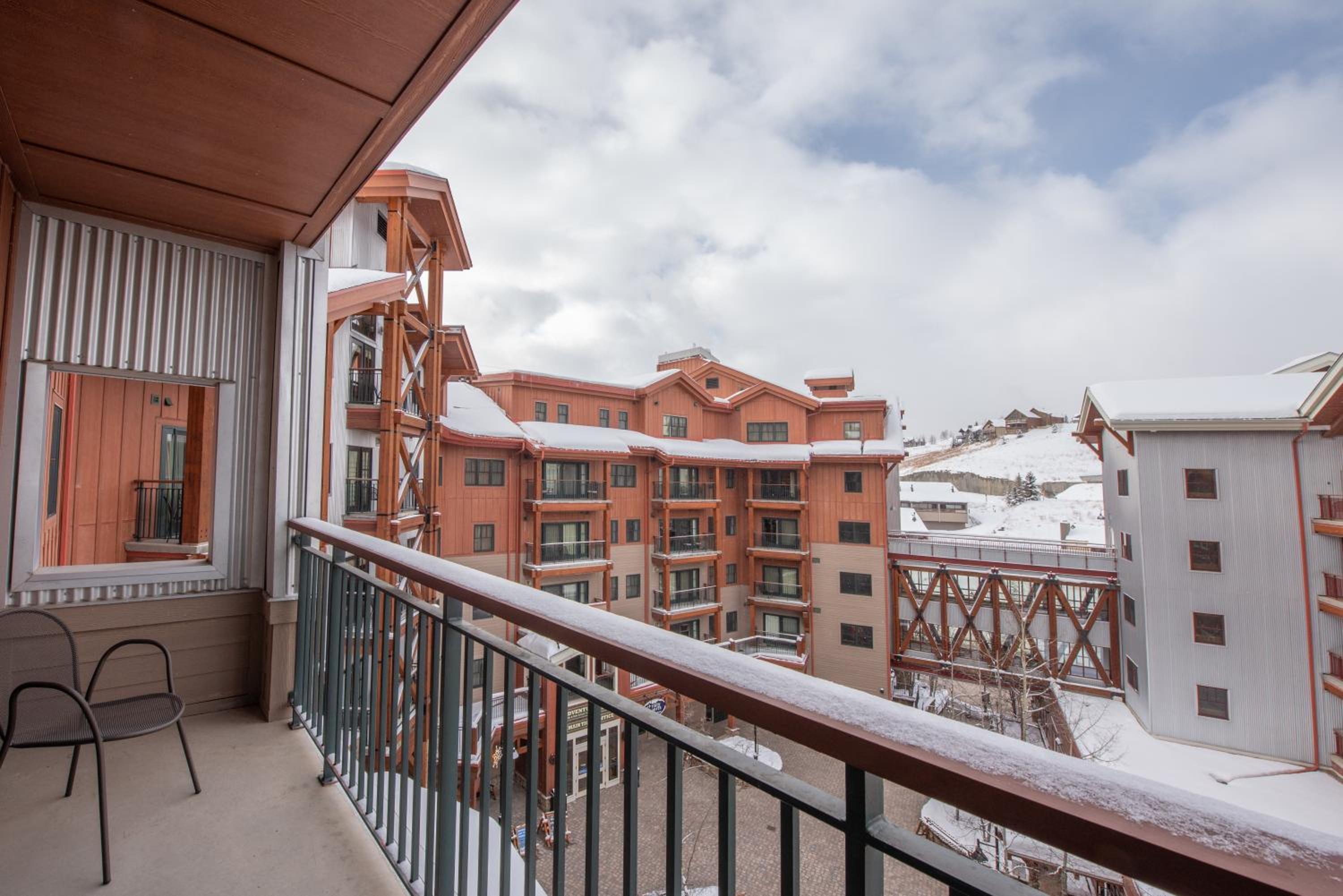 Large 3BR 4BA Condo in Mountaineer Square view 2