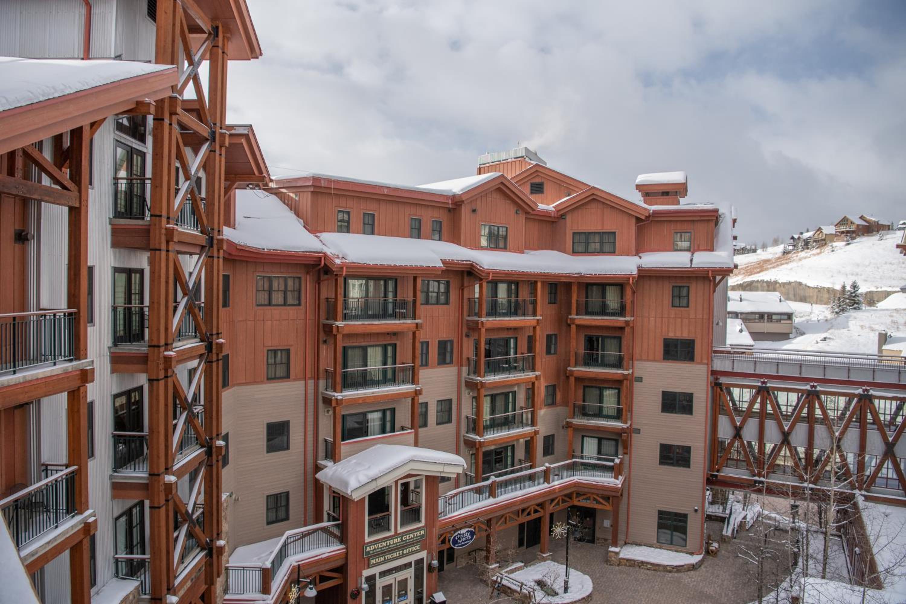 Large 3BR 4BA Condo in Mountaineer Square view 3