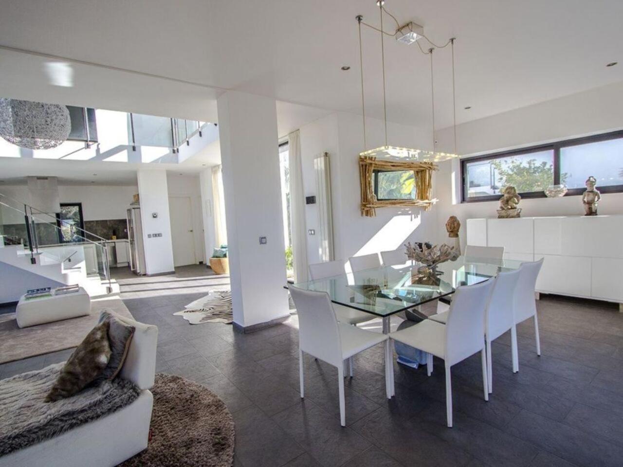 Architect modern design villa in Sitges Hills view 3