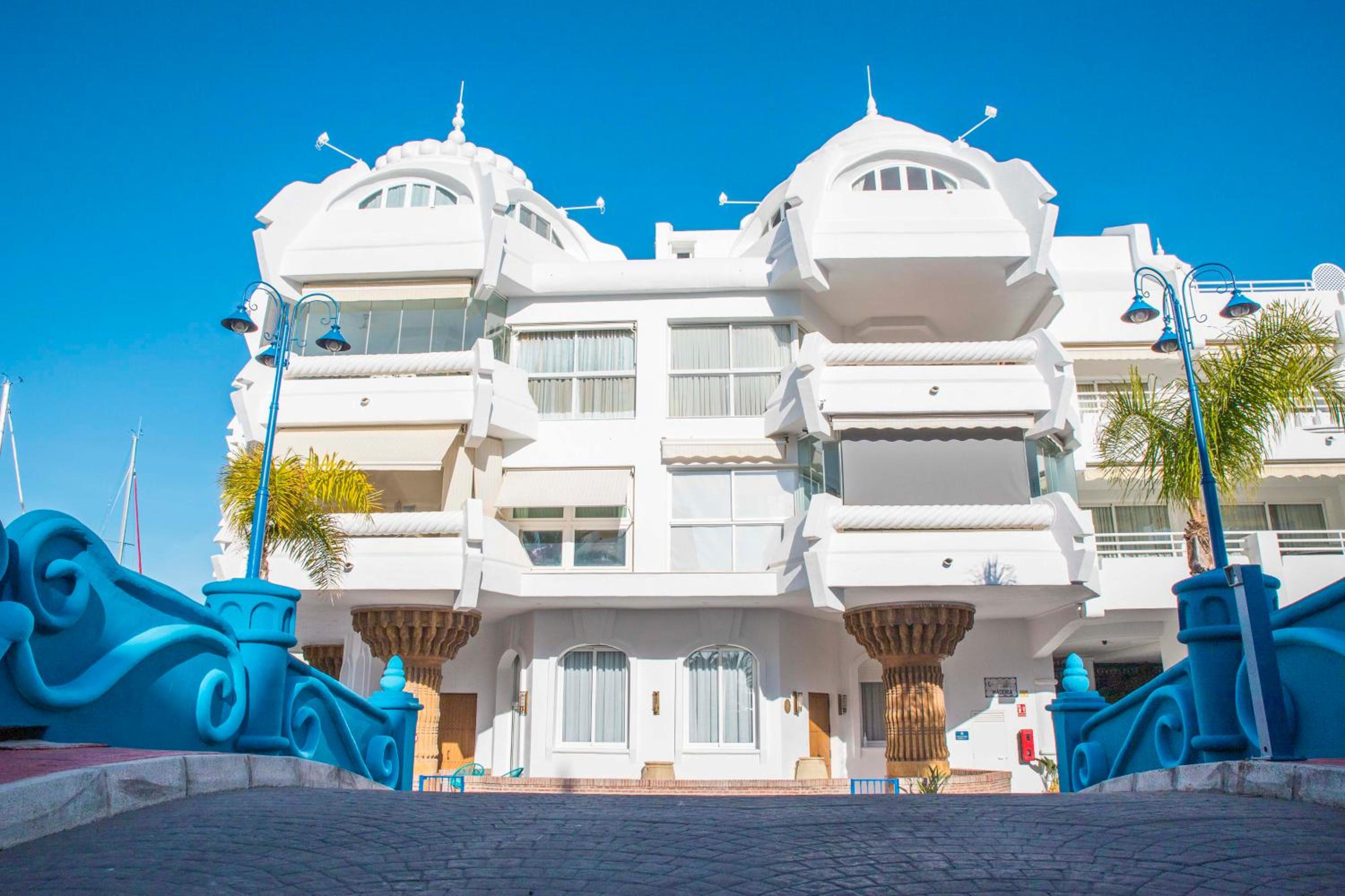 Popeye Suite Puerto Marina espectacular apartamento dentro de la Isla de Puerto Marina con Piscina en cubierta y a 1 minuto de la playa view 2