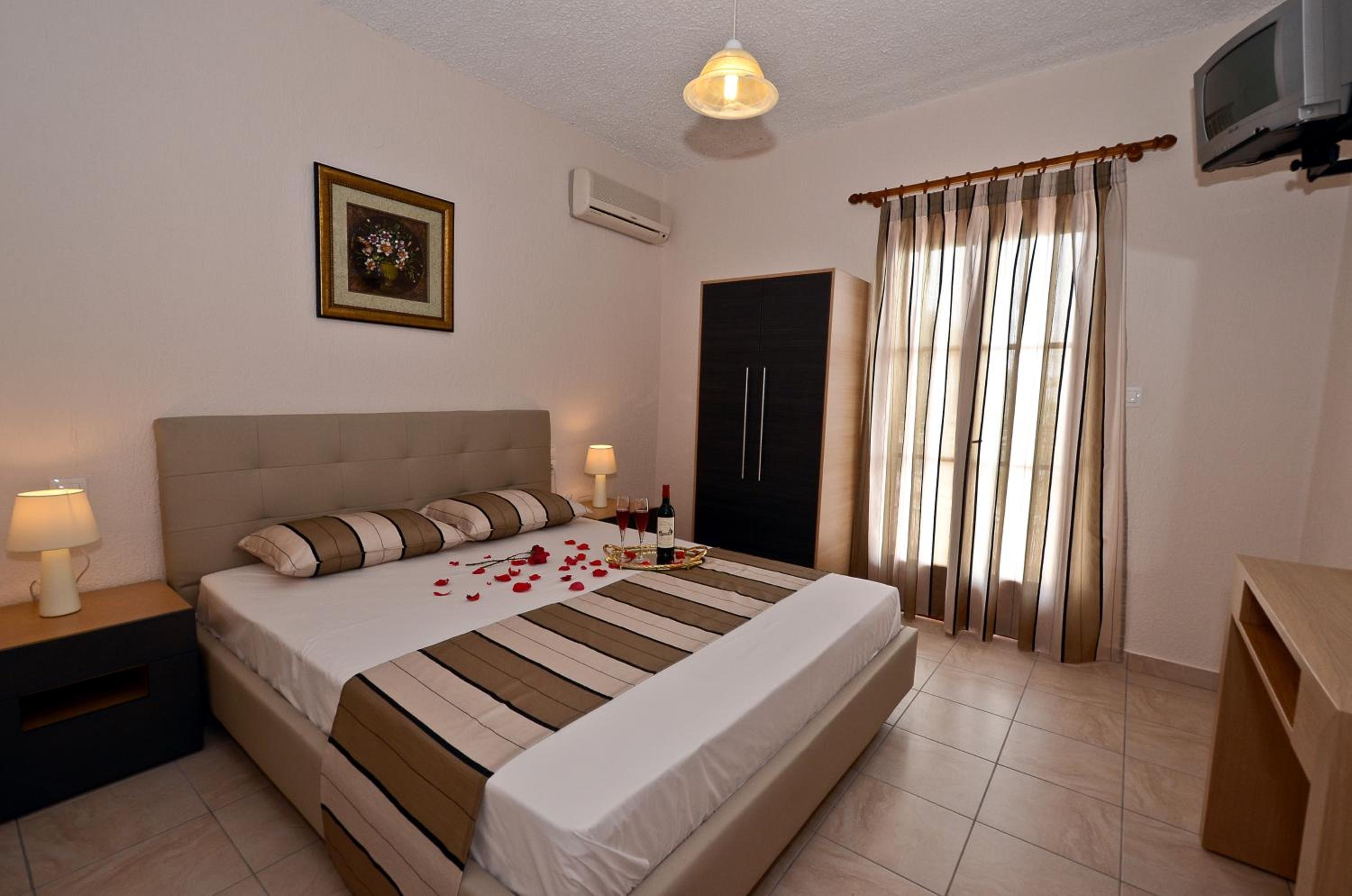 Oasis Deluxe Apartments view 2