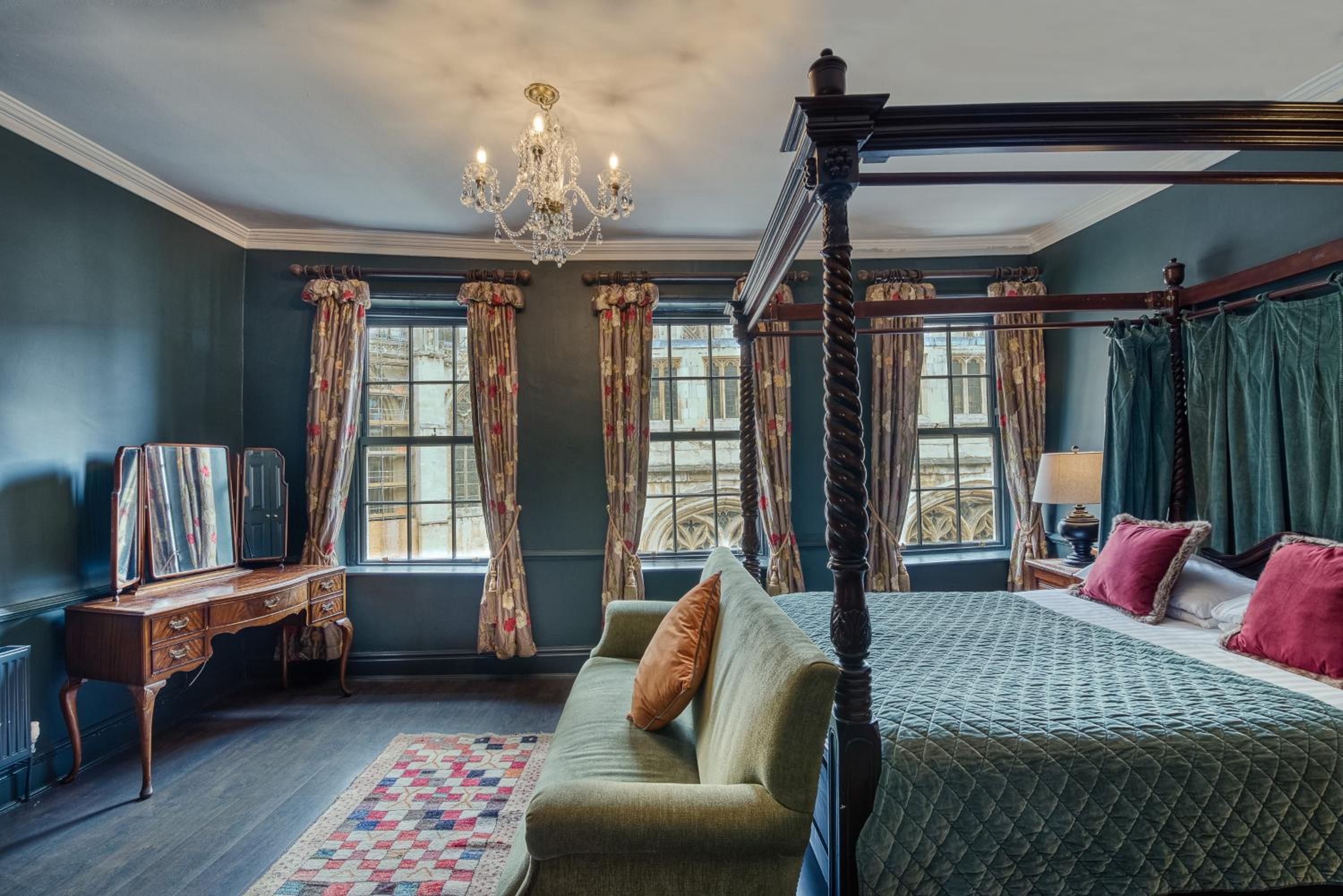 Guy Fawkes Inn