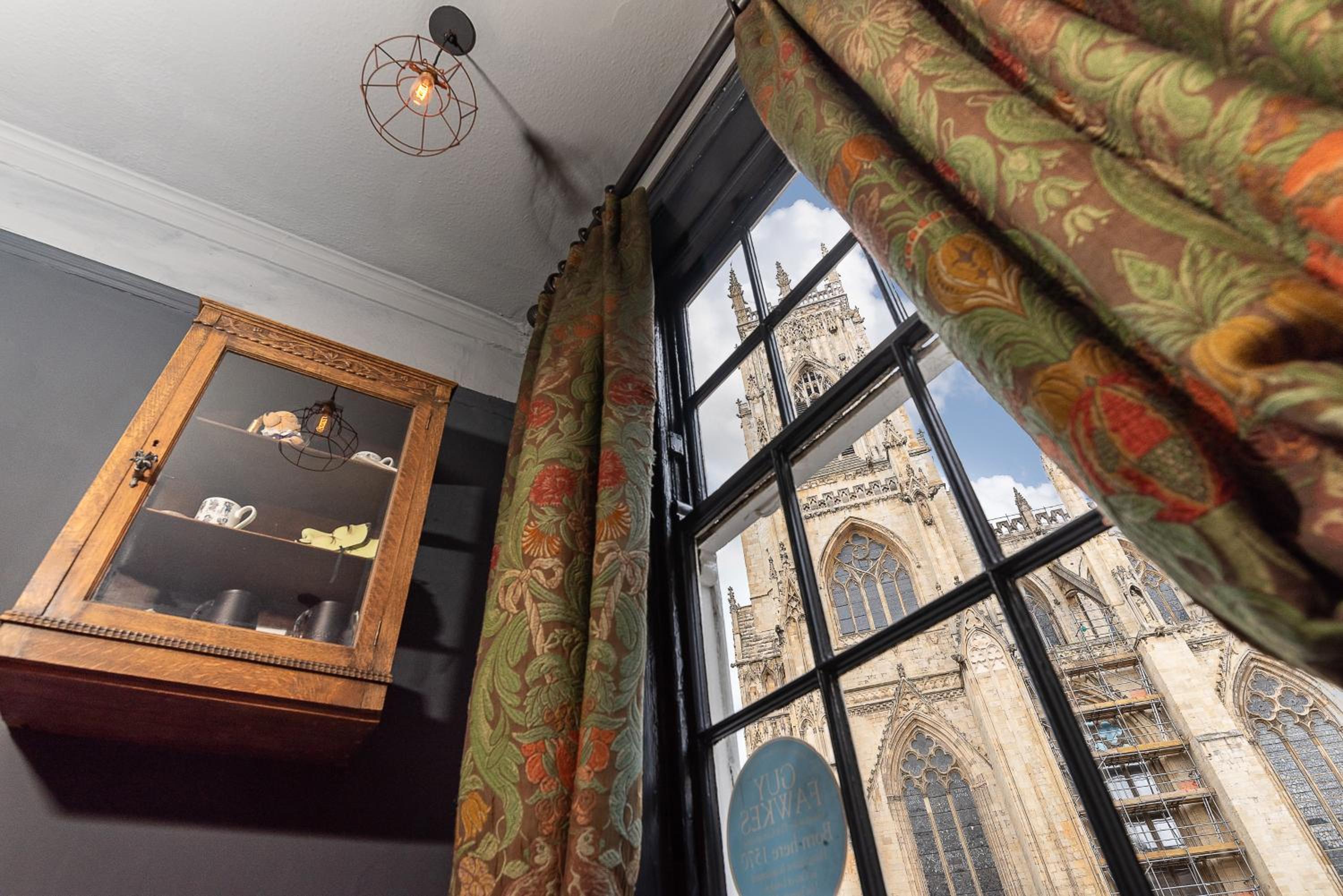 Guy Fawkes Inn