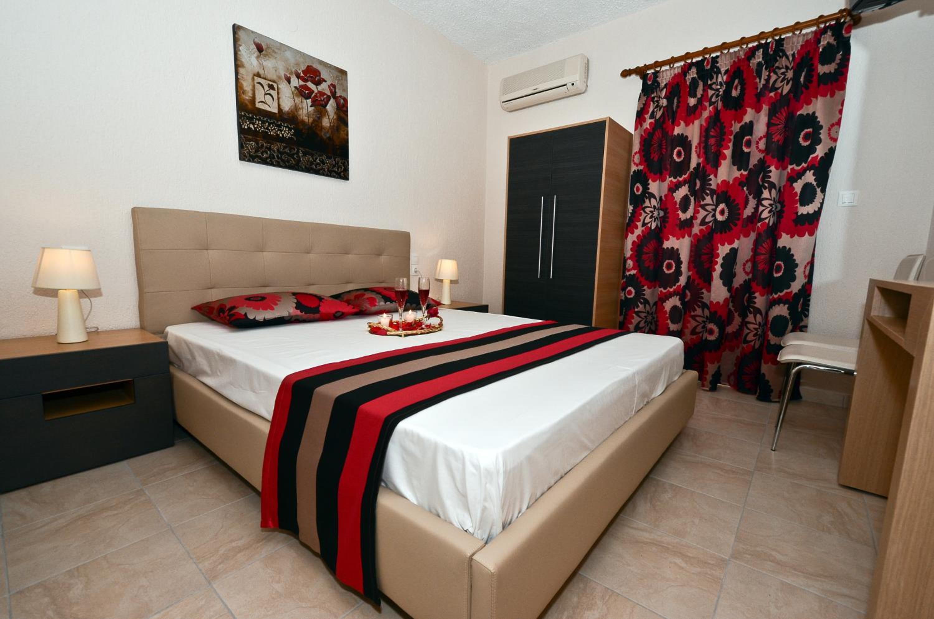Oasis Deluxe Apartments view 4