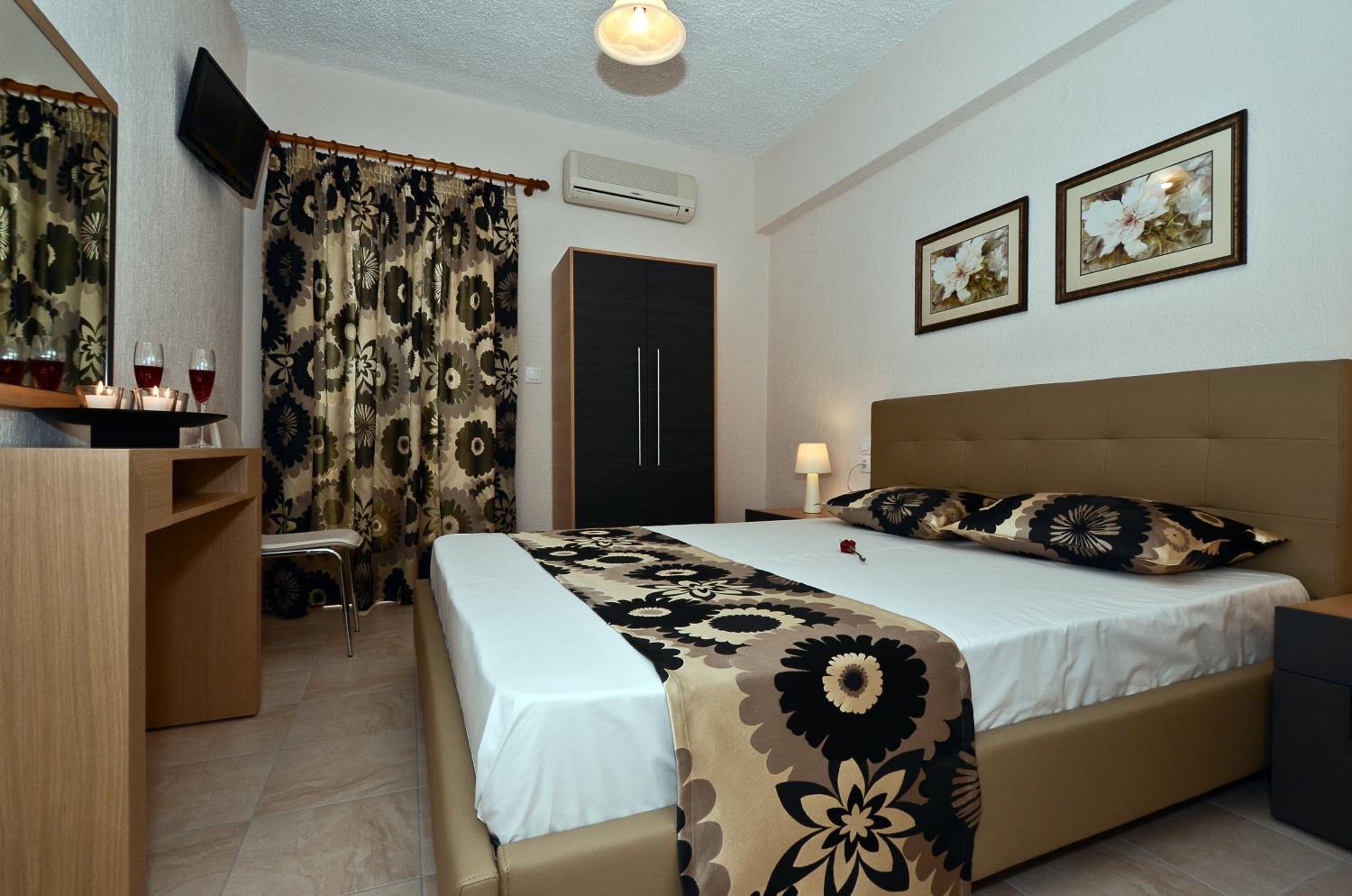 Oasis Deluxe Apartments view 5