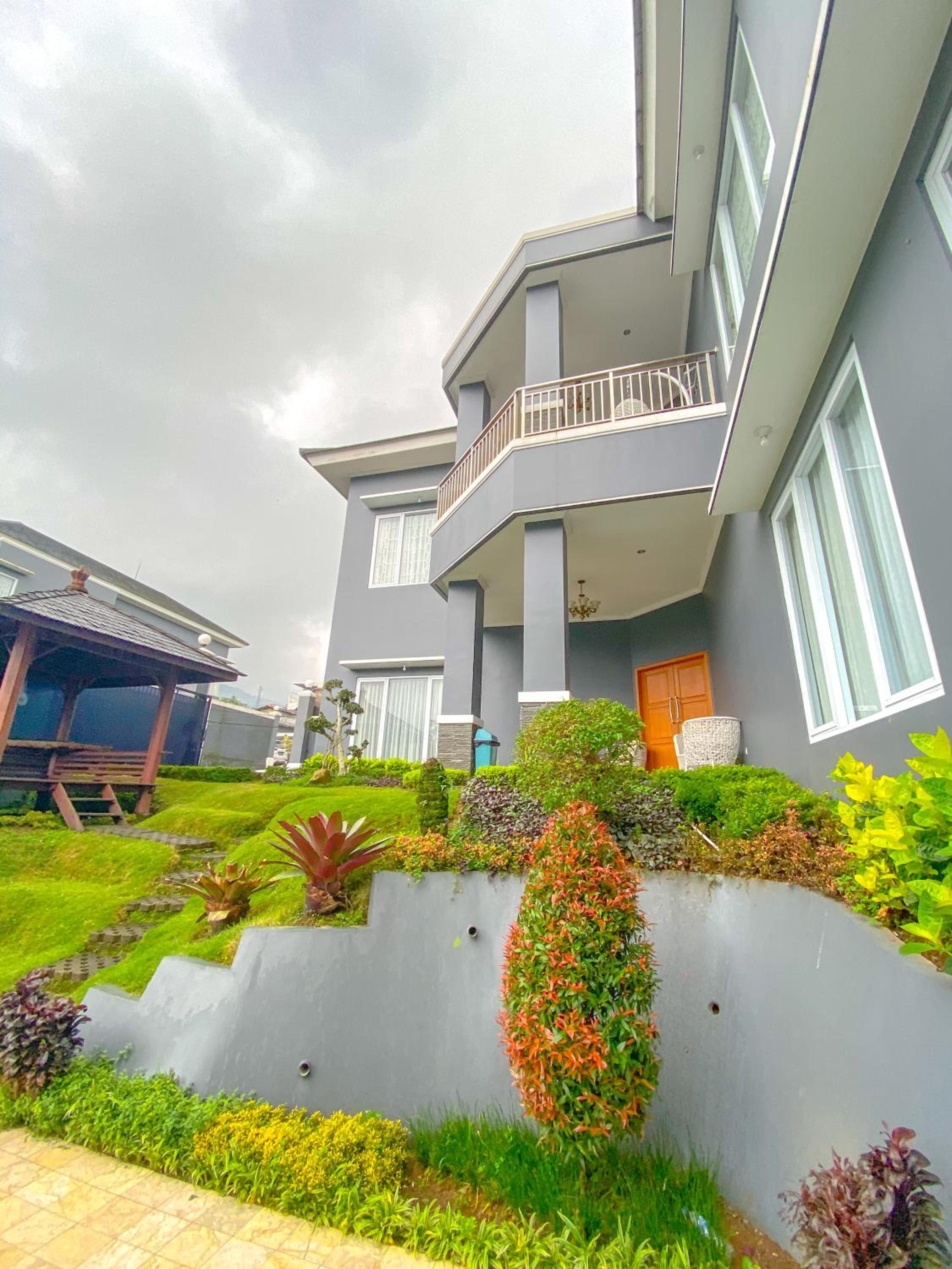 Al Andalus Resort Puncak view 4