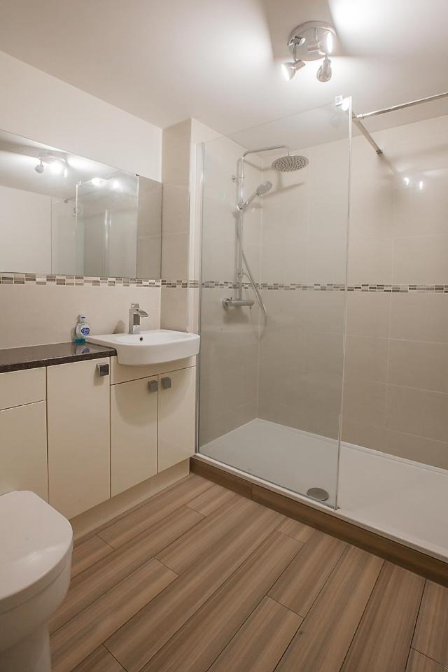 2 Bed Blackburn Village Apt With Wifi & Parking view 2
