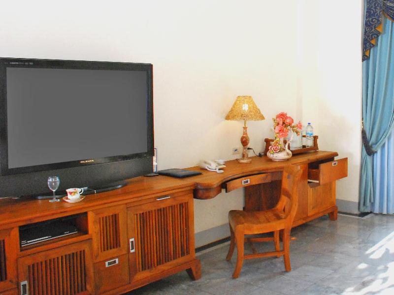 Swan Lake Villa Resort