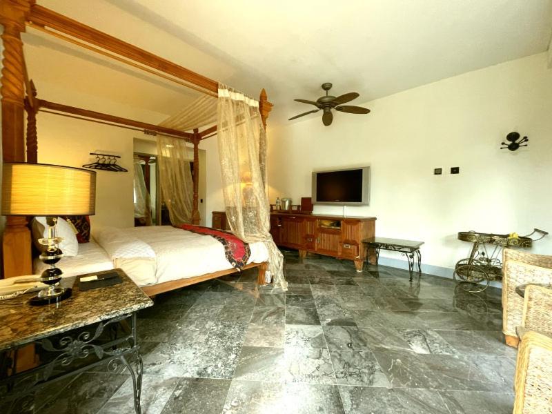 Swan Lake Villa Resort