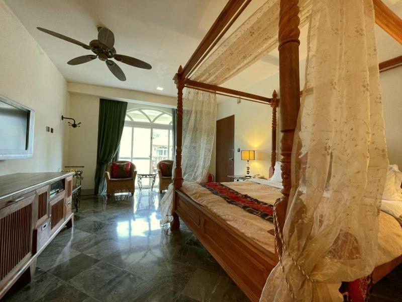 Swan Lake Villa Resort
