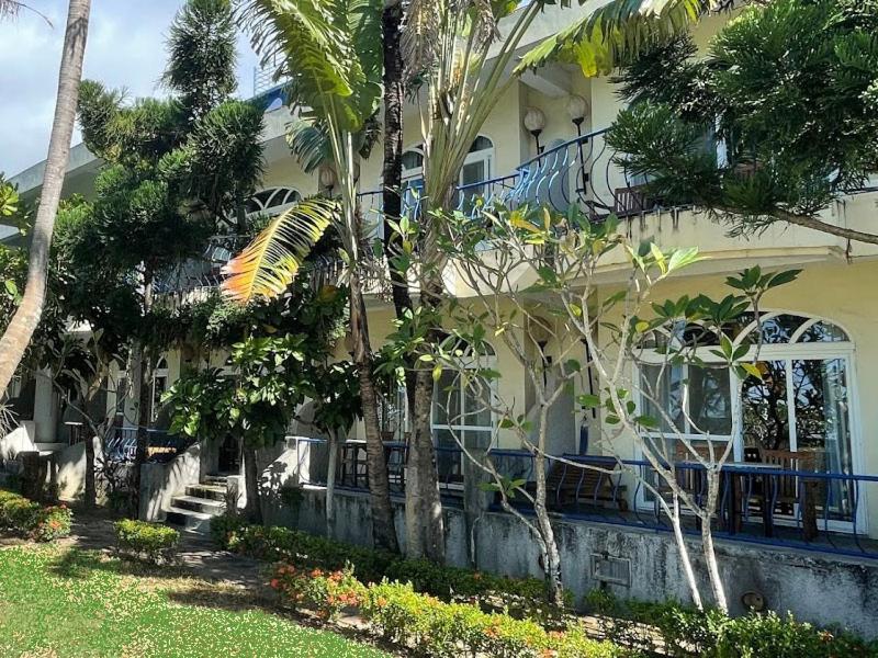 Swan Lake Villa Resort
