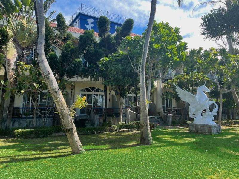 Swan Lake Villa Resort