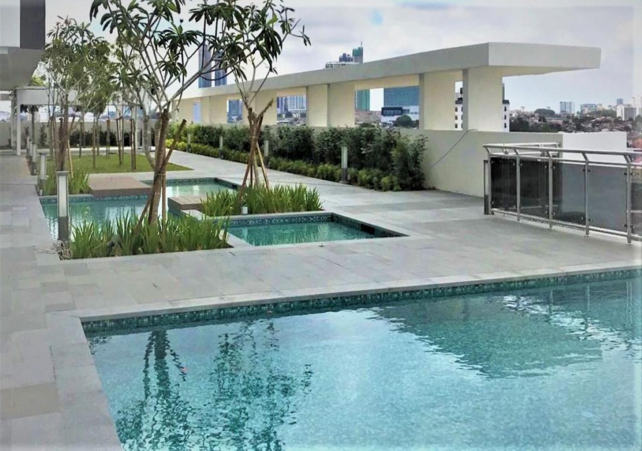 Suites at 1Tebrau