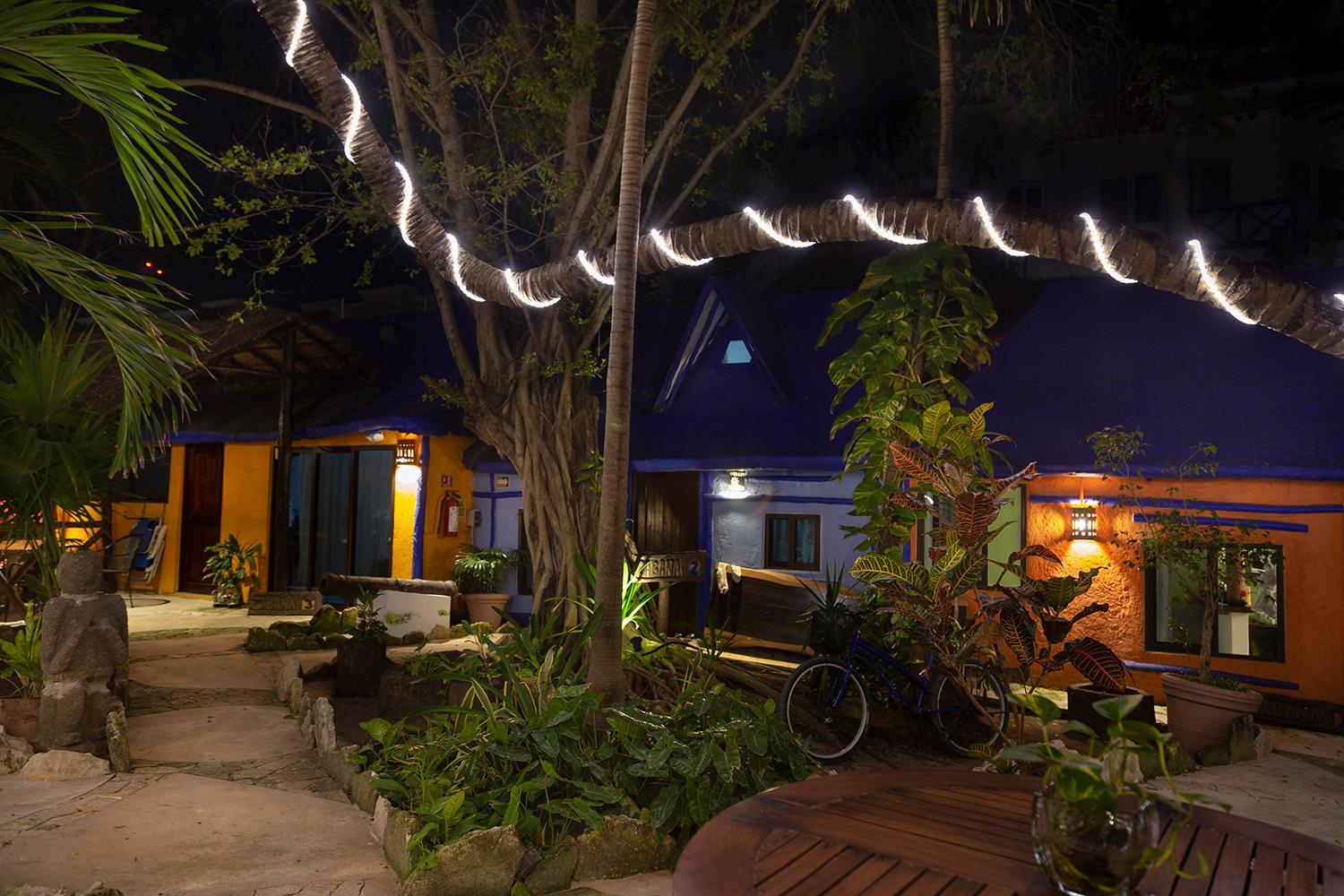 Hotel Amar Inn - Image 1