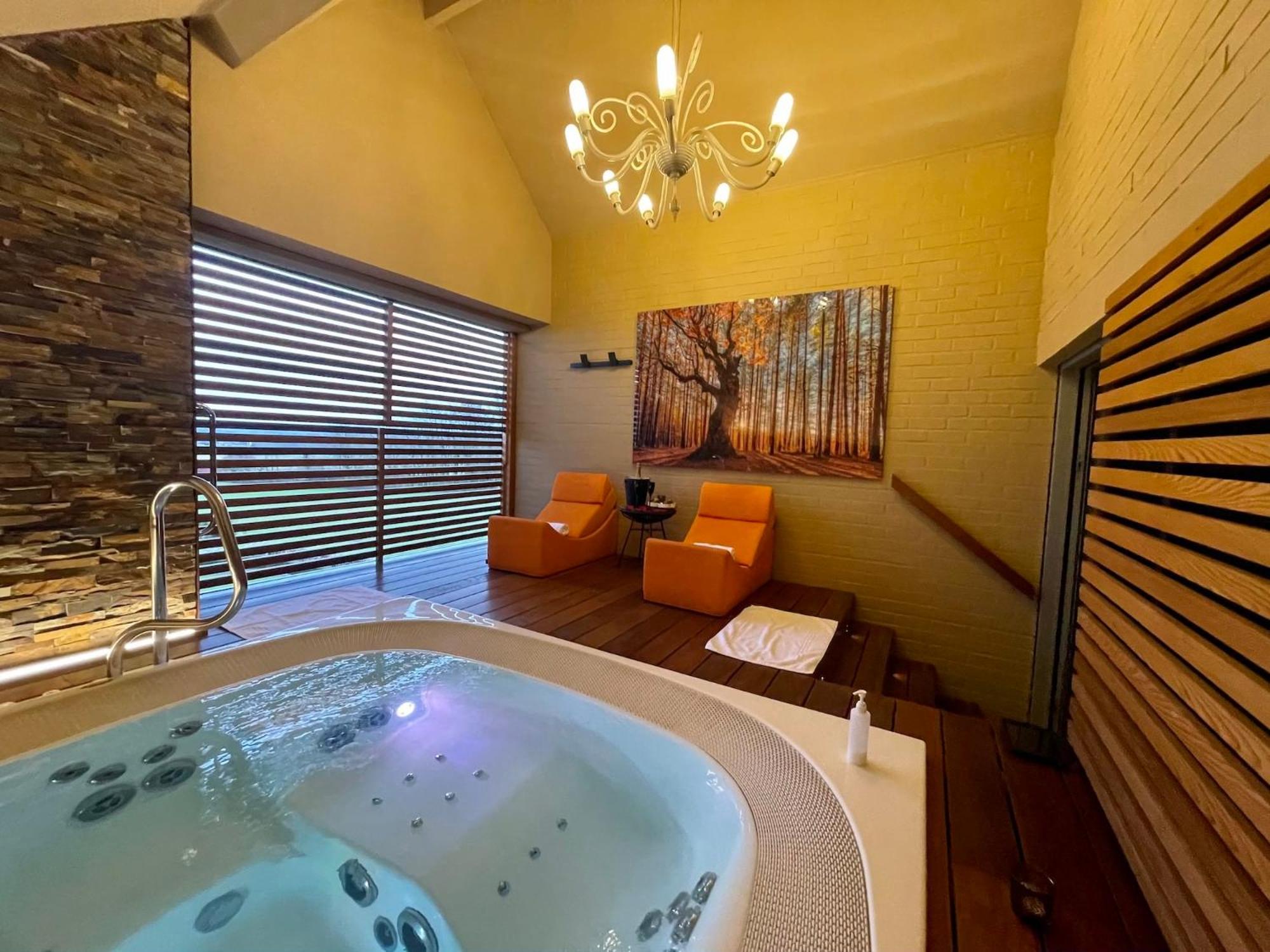 Octavie - Suite de luxe à Tournai avec piscine privée, jacuzzi, sauna et hammam