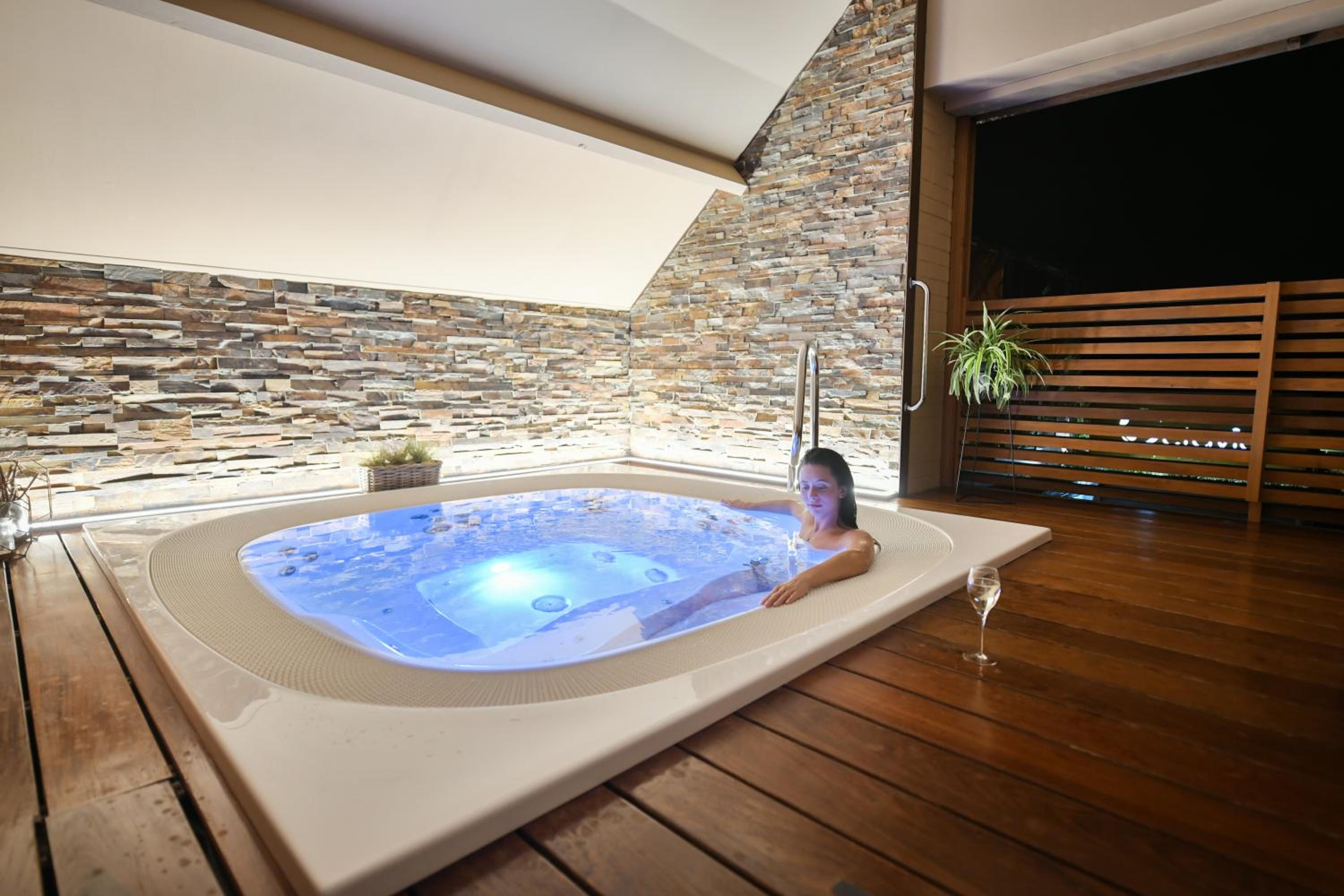 Octavie - Suite de luxe à Tournai avec piscine privée, jacuzzi, sauna et hammam