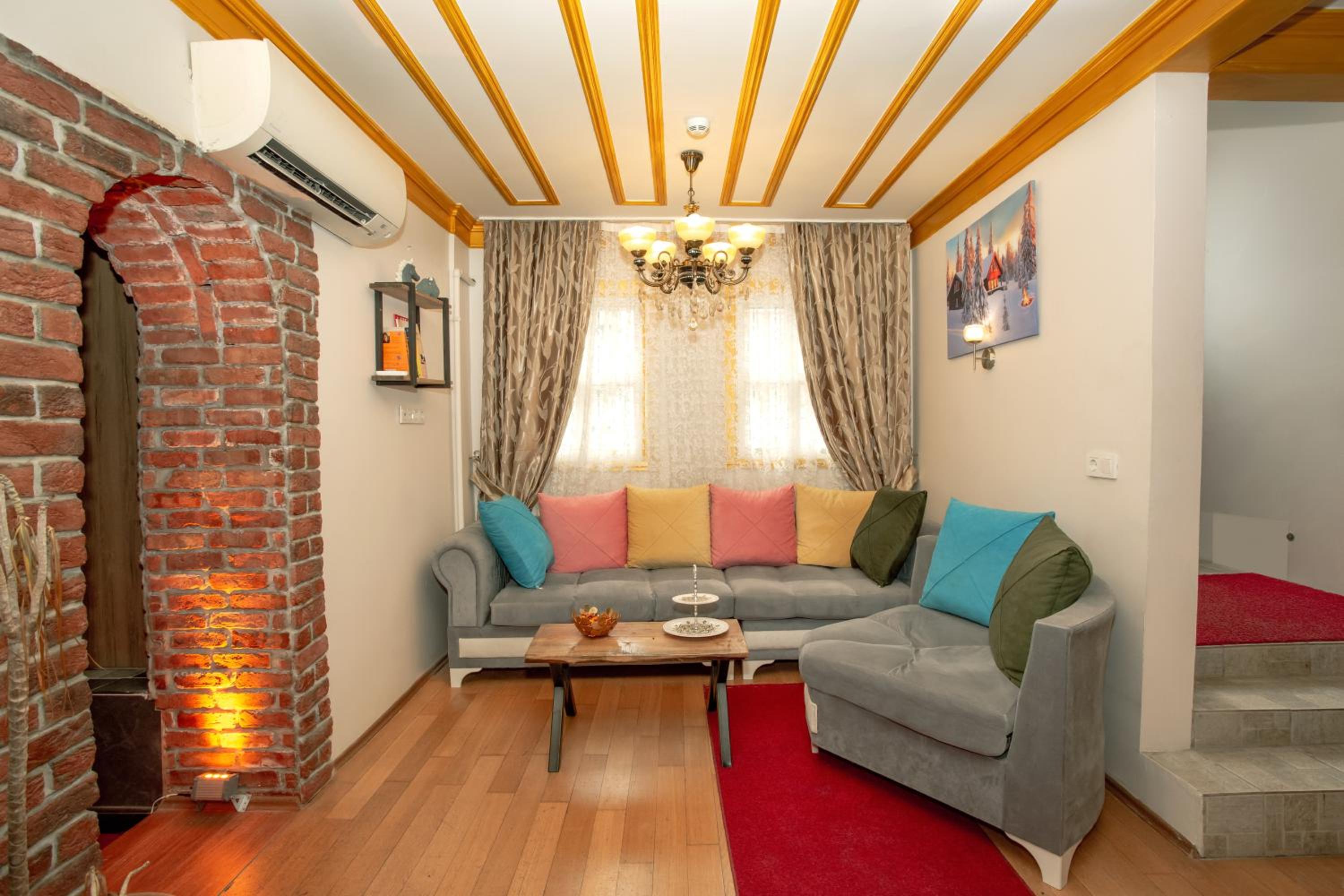 April Hotel - Image 26