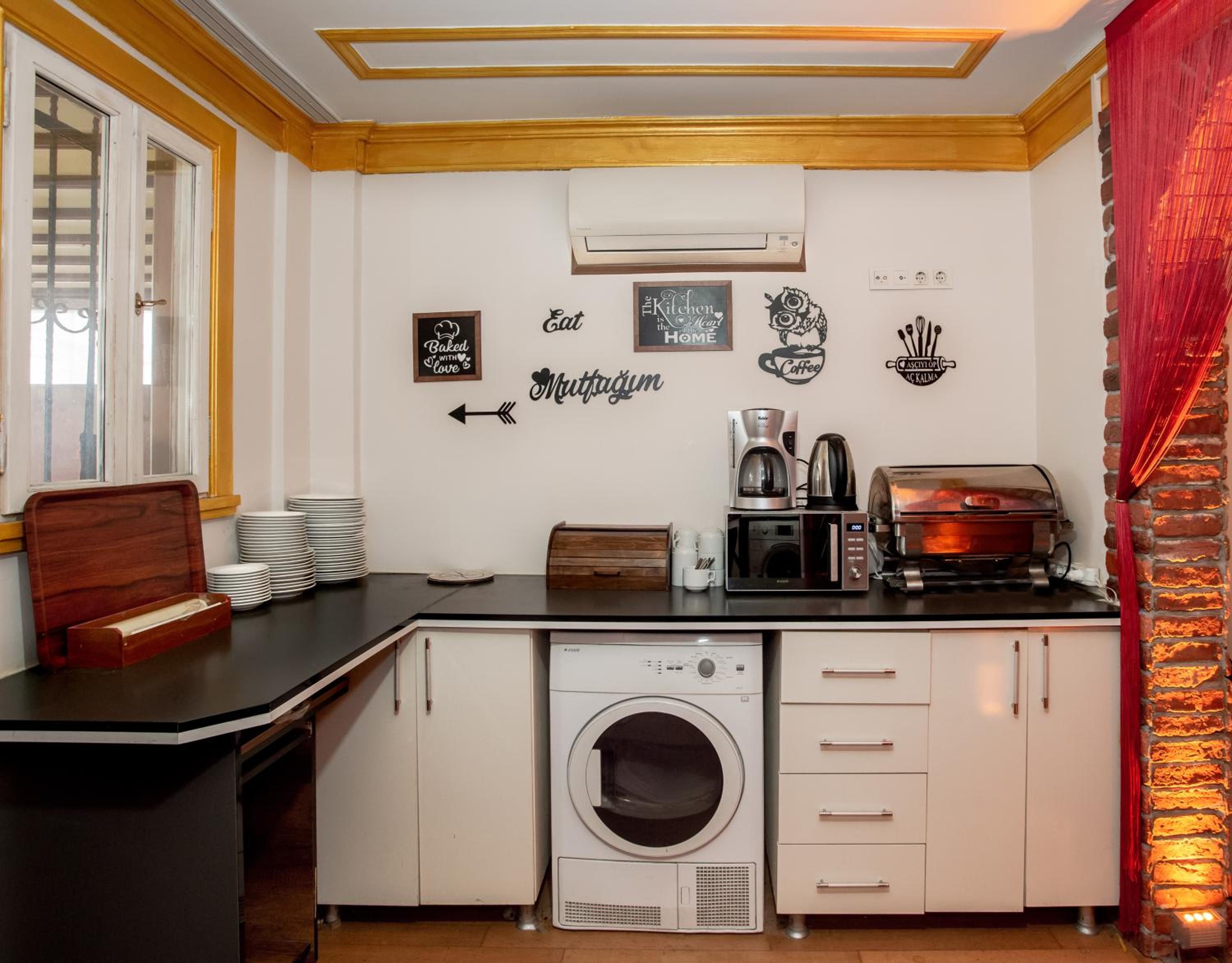 April Hotel - Image 27