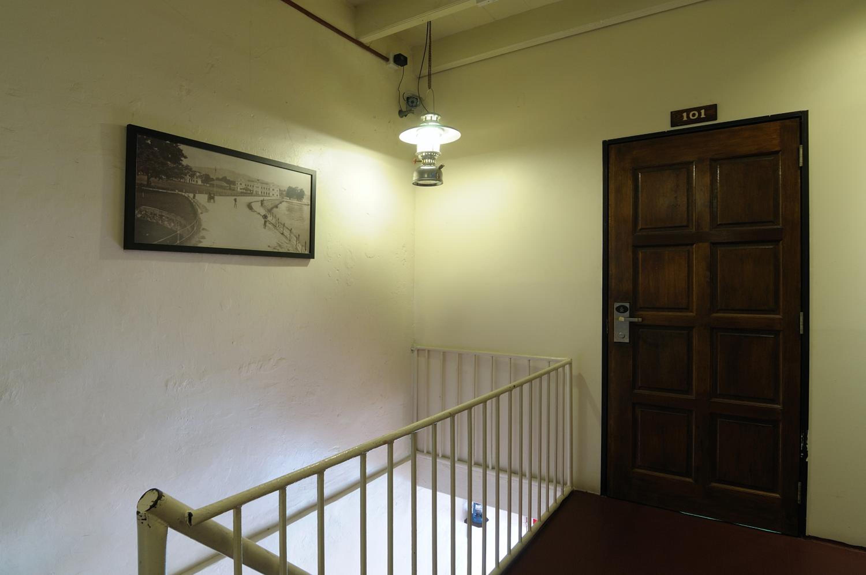 Red Inn Court