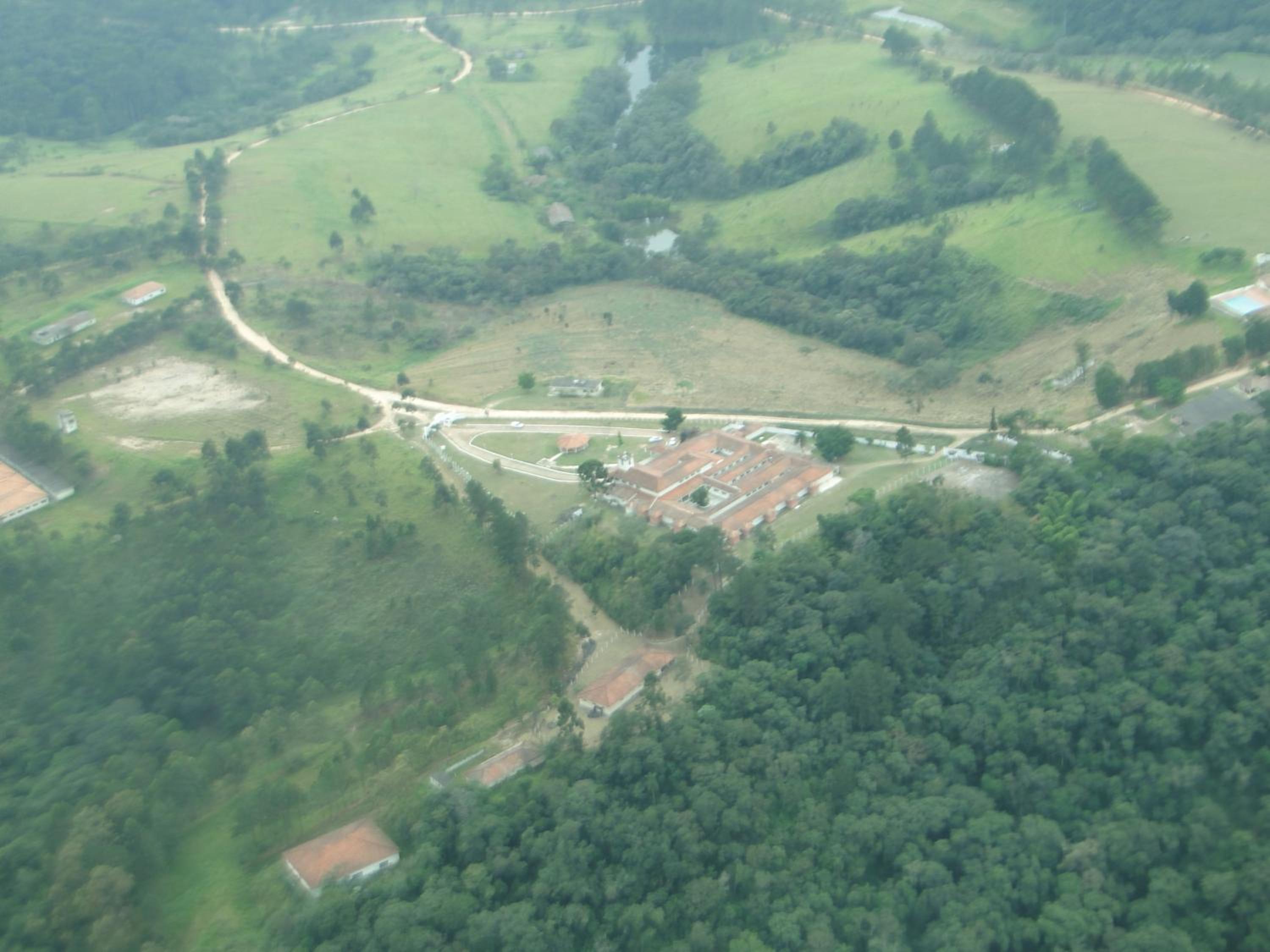 Lazer Campo Piscina 07 qts 4wc km.68 C.Branco