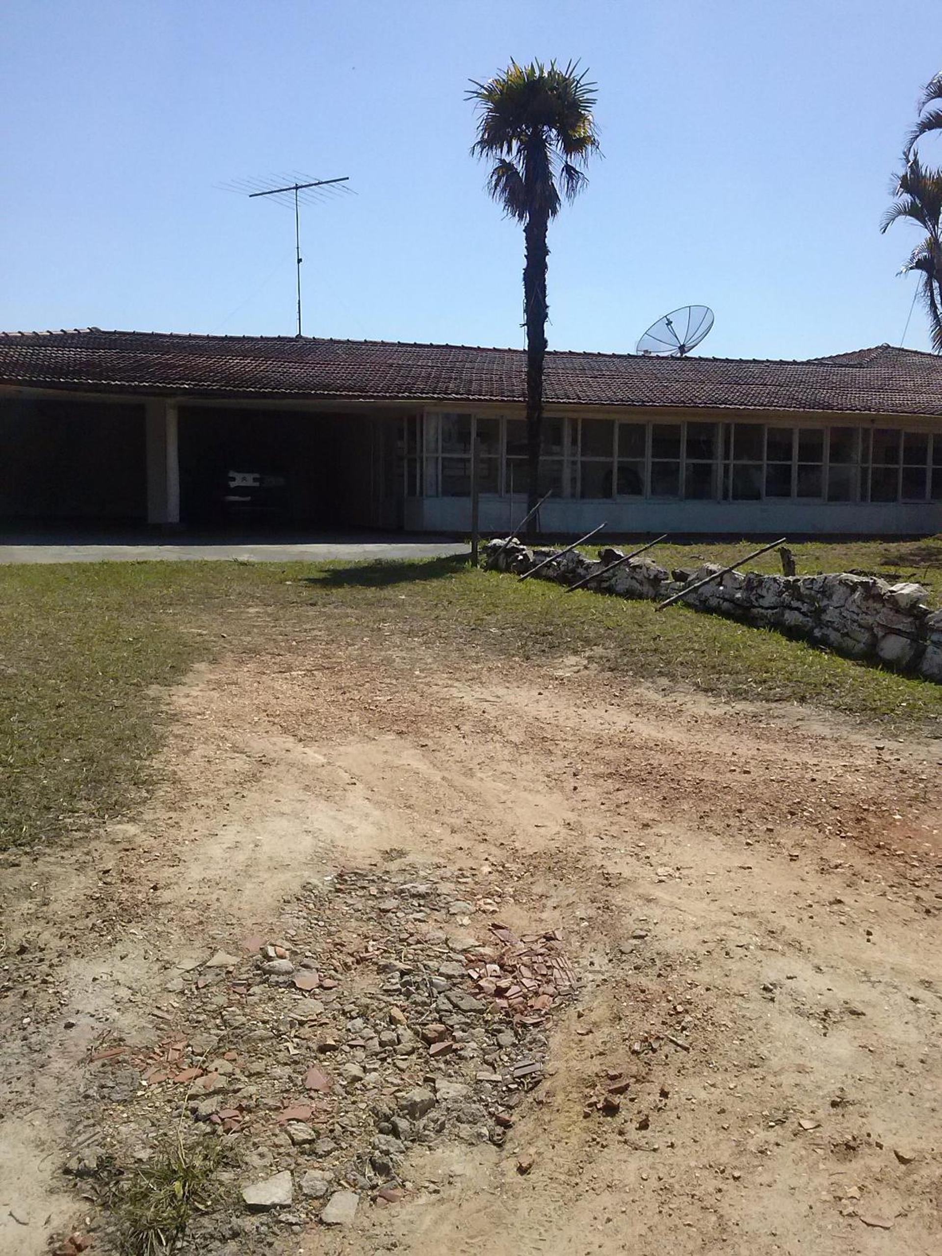 Lazer Campo Piscina 07 qts 4wc km.68 C.Branco