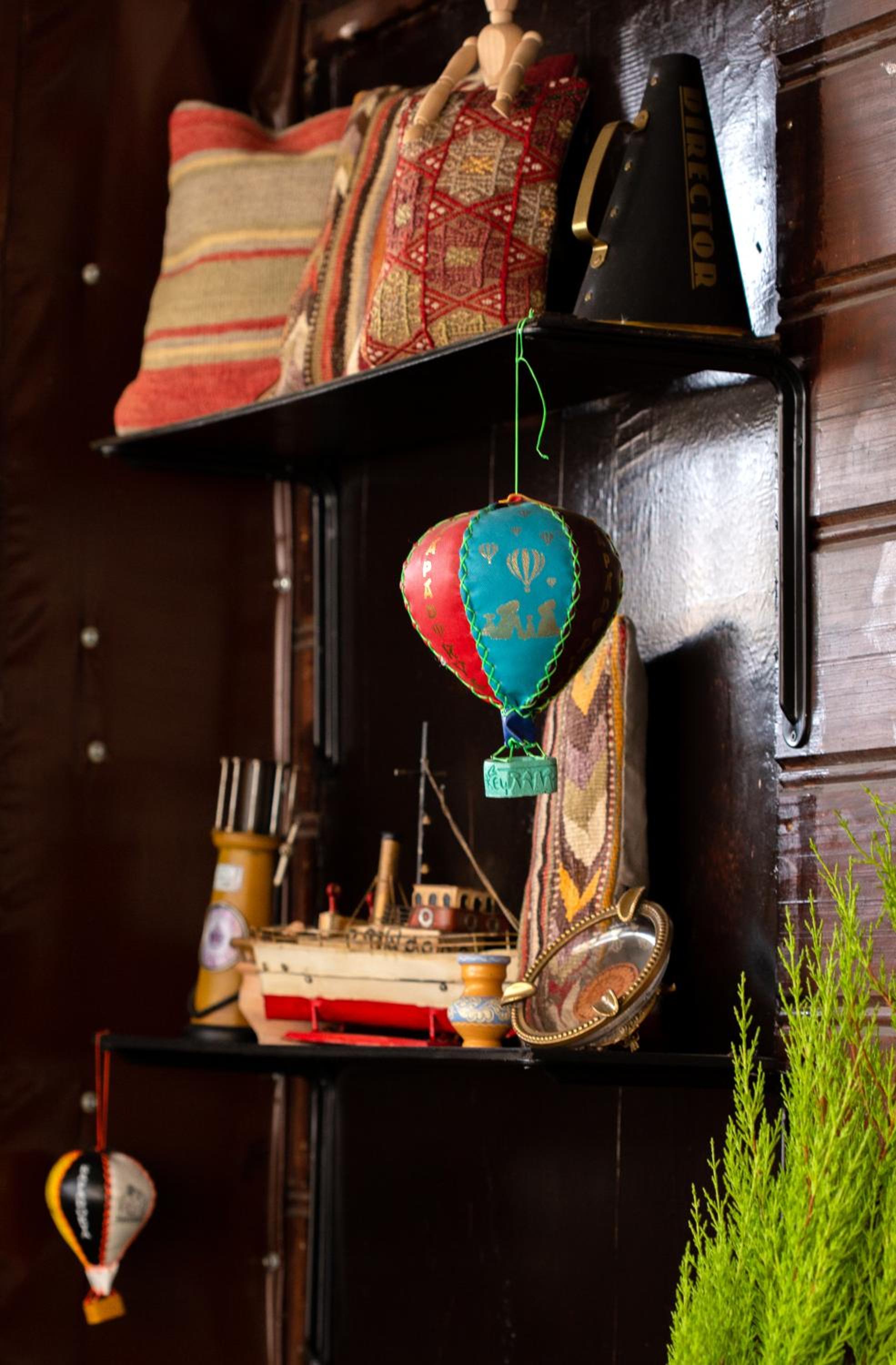 April Hotel - Image 68