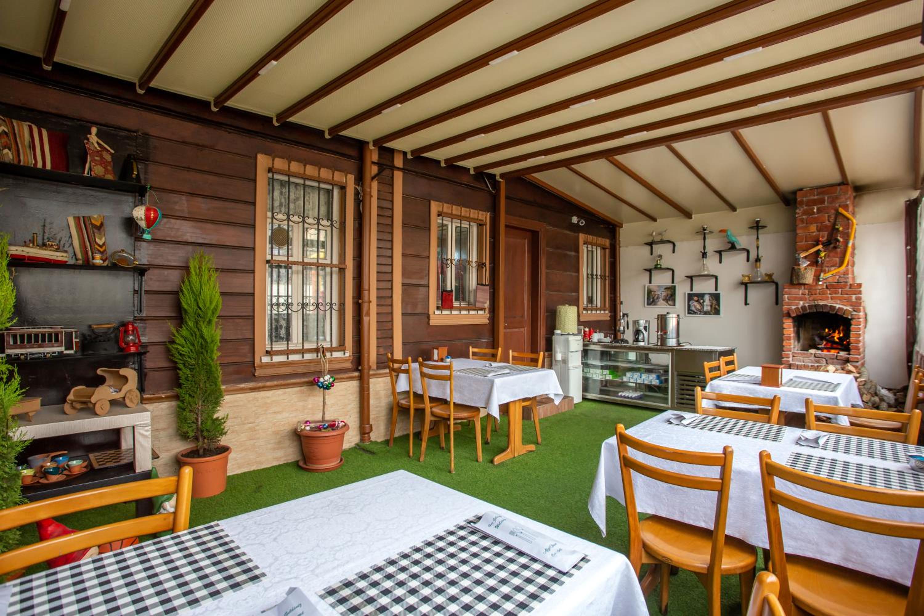 April Hotel - Image 69