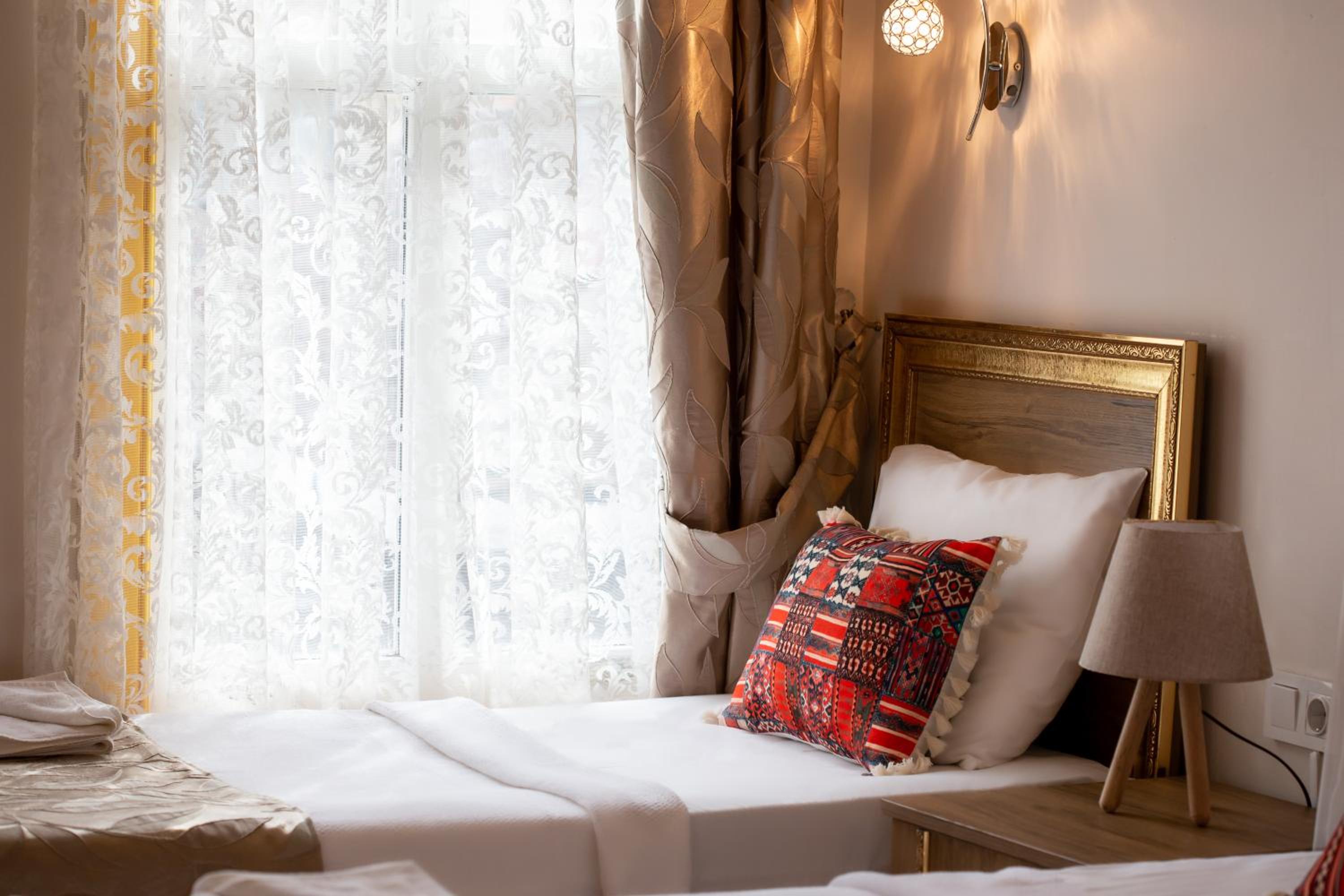 April Hotel - Image 44