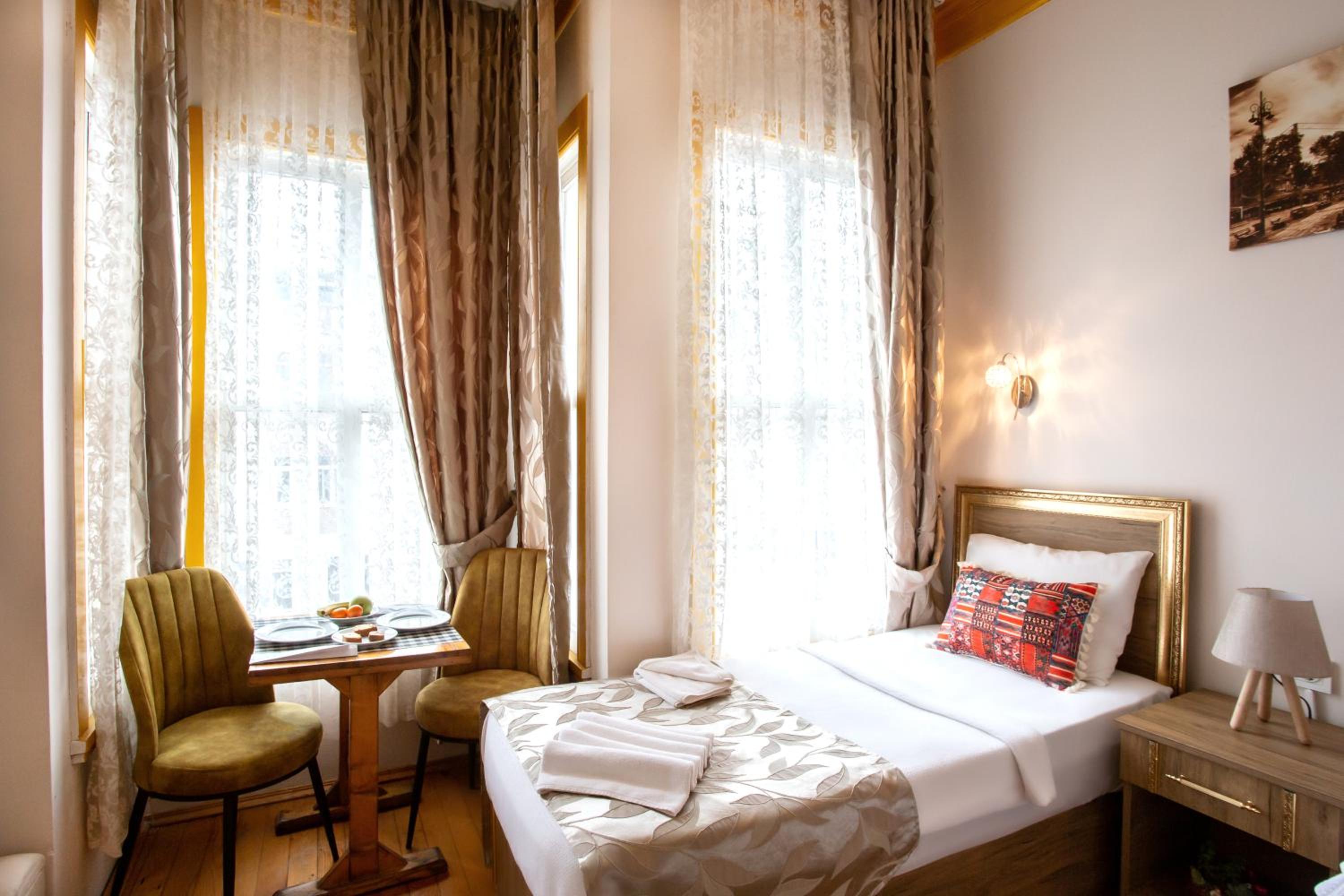 April Hotel - Image 43