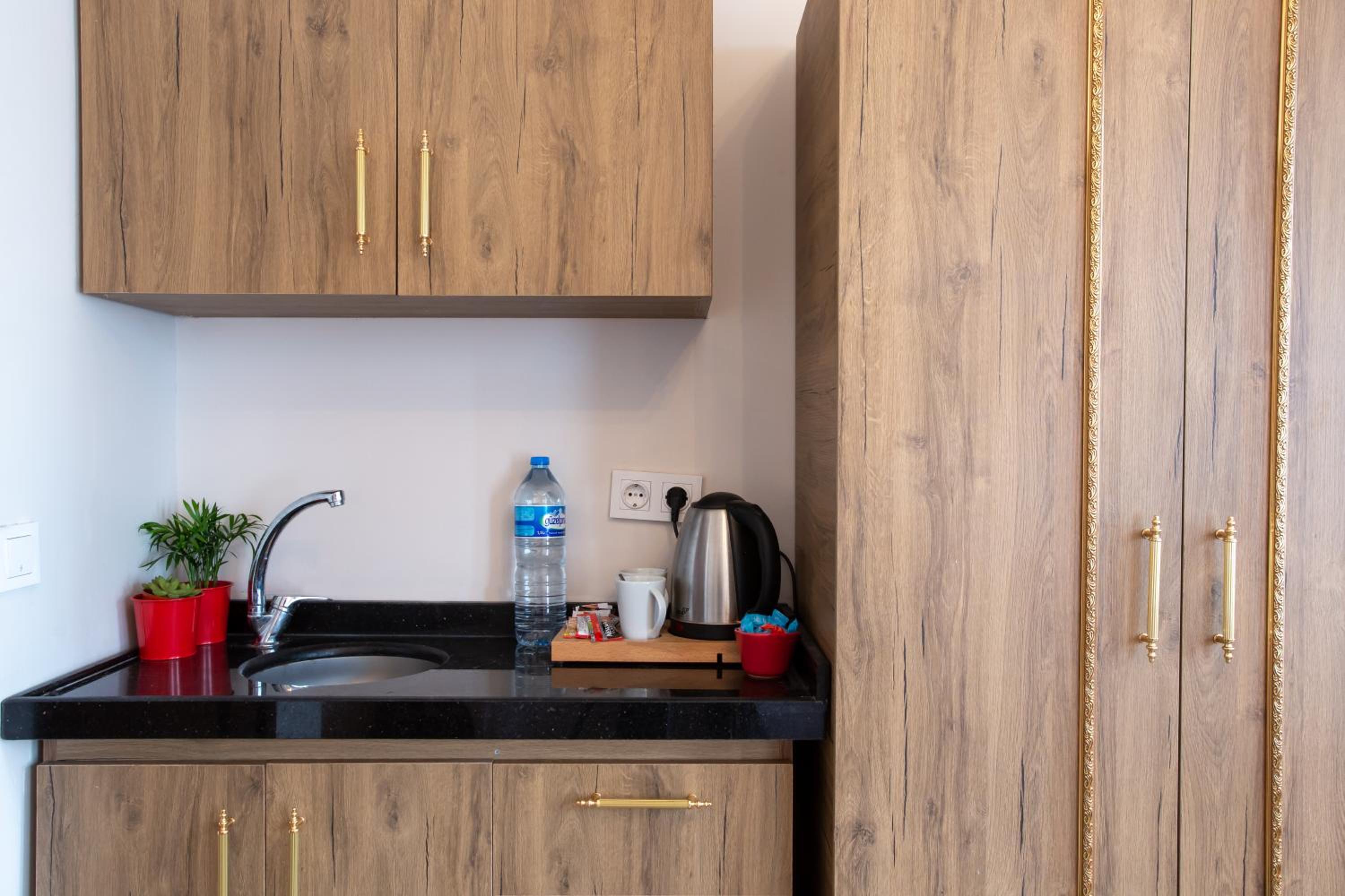 April Hotel - Image 49