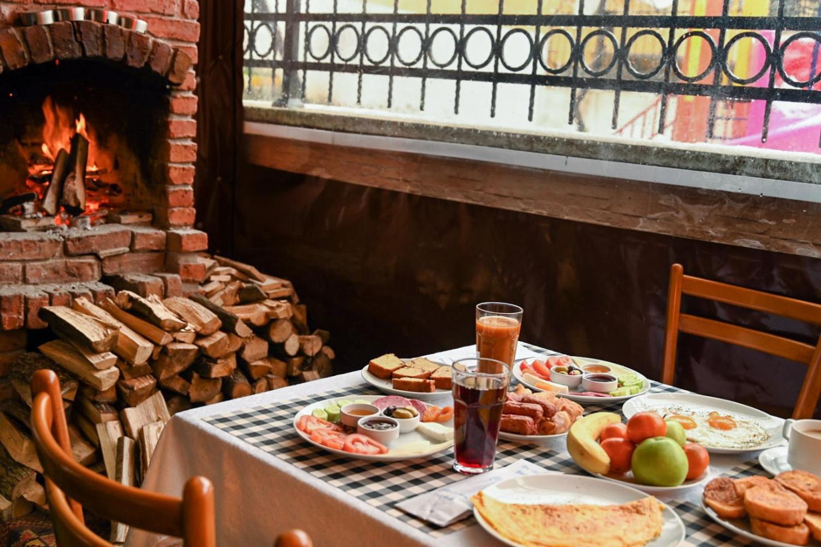 April Hotel - Image 70