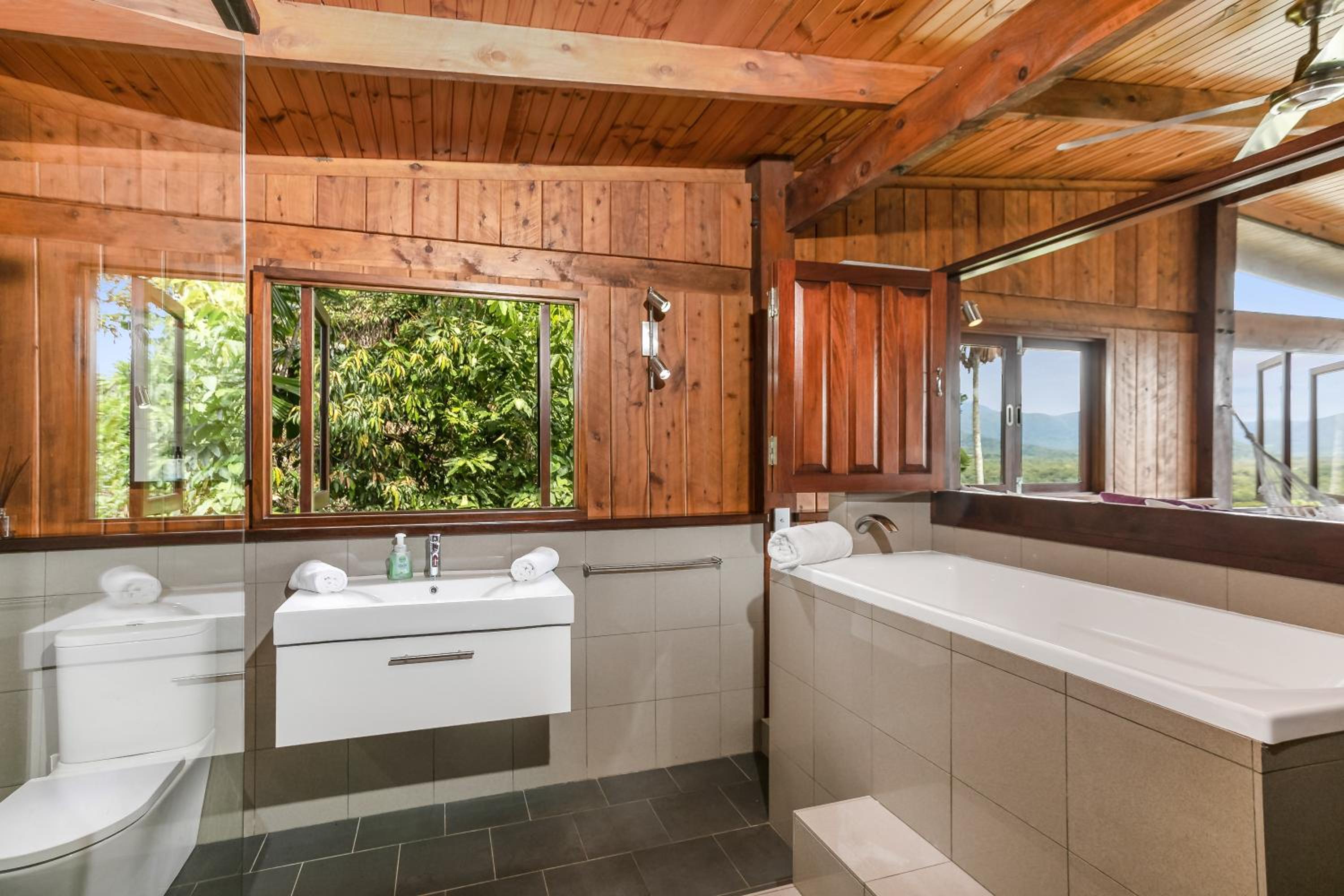 Daintree Holiday Homes - La Vista