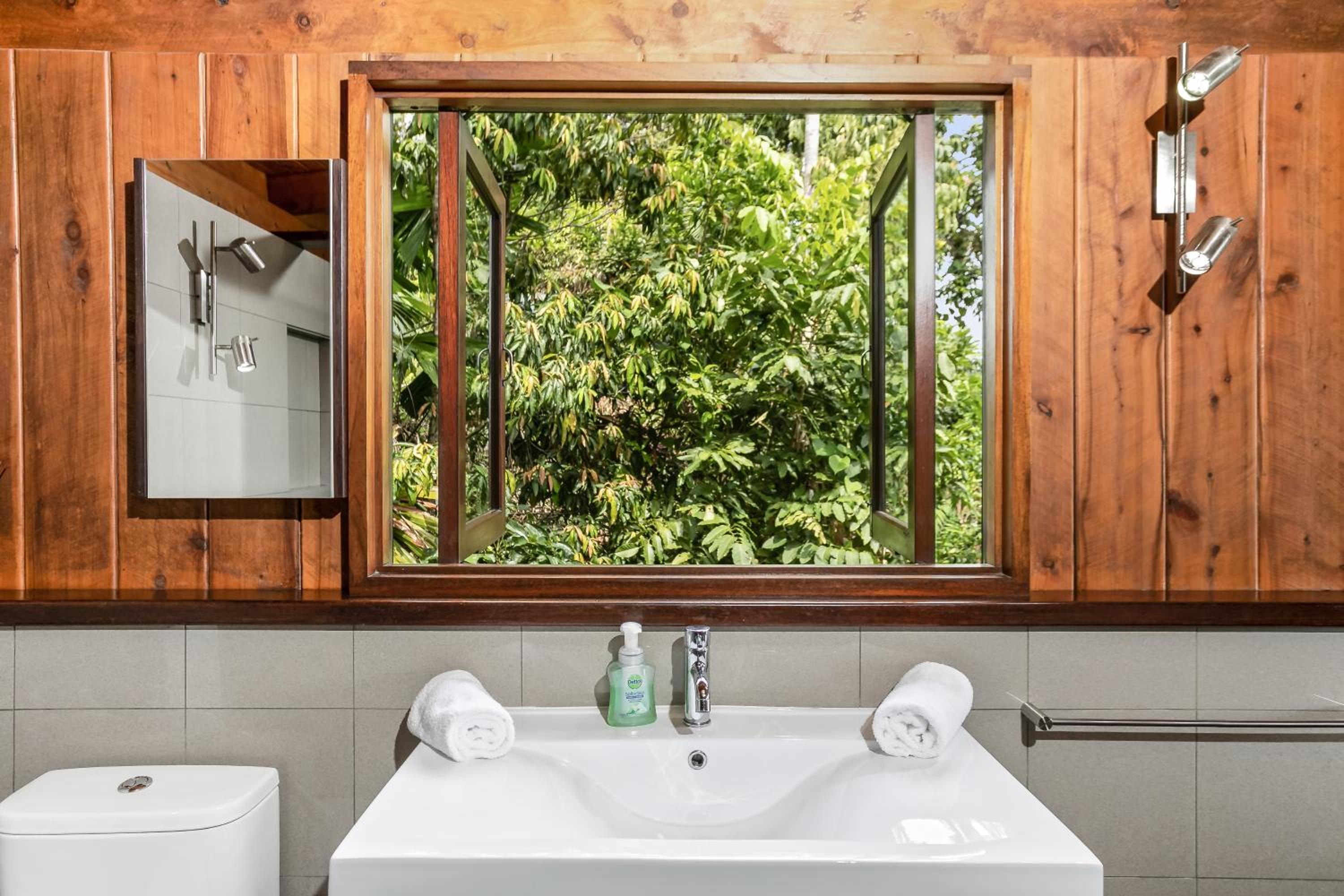Daintree Holiday Homes - La Vista
