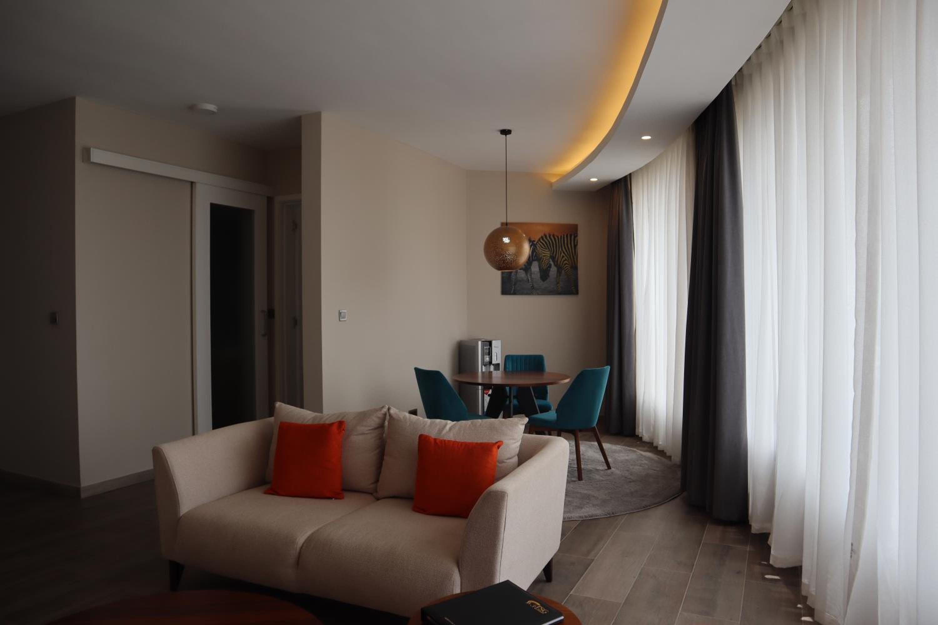 The Curve by Maskani Lifestyle