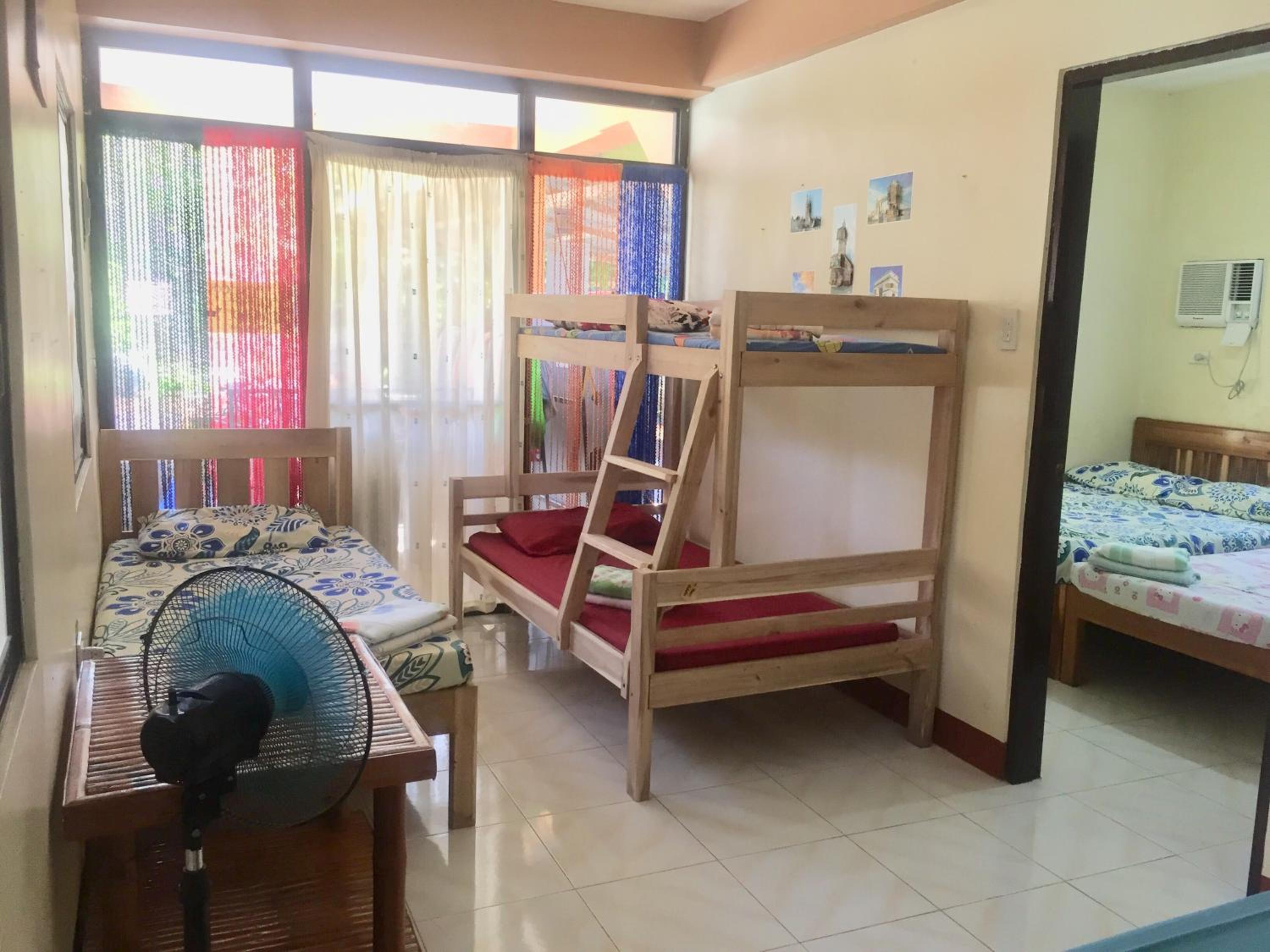 Larosa Hostel Puerto Princesa view 3