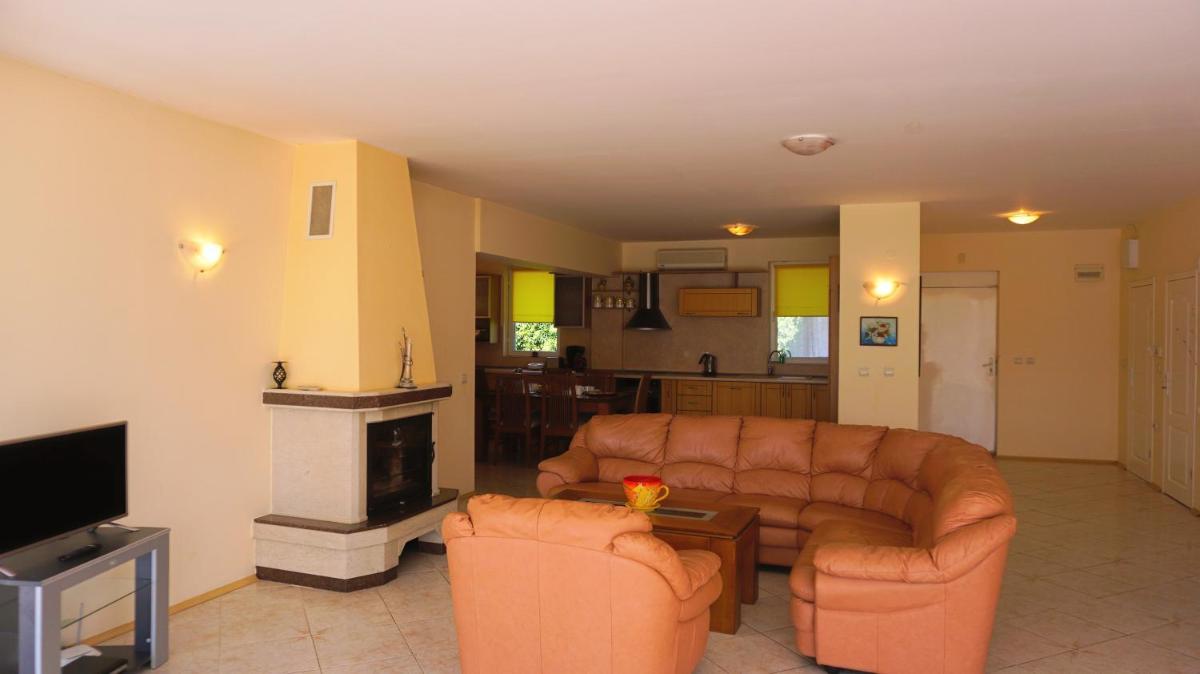 Photo 9