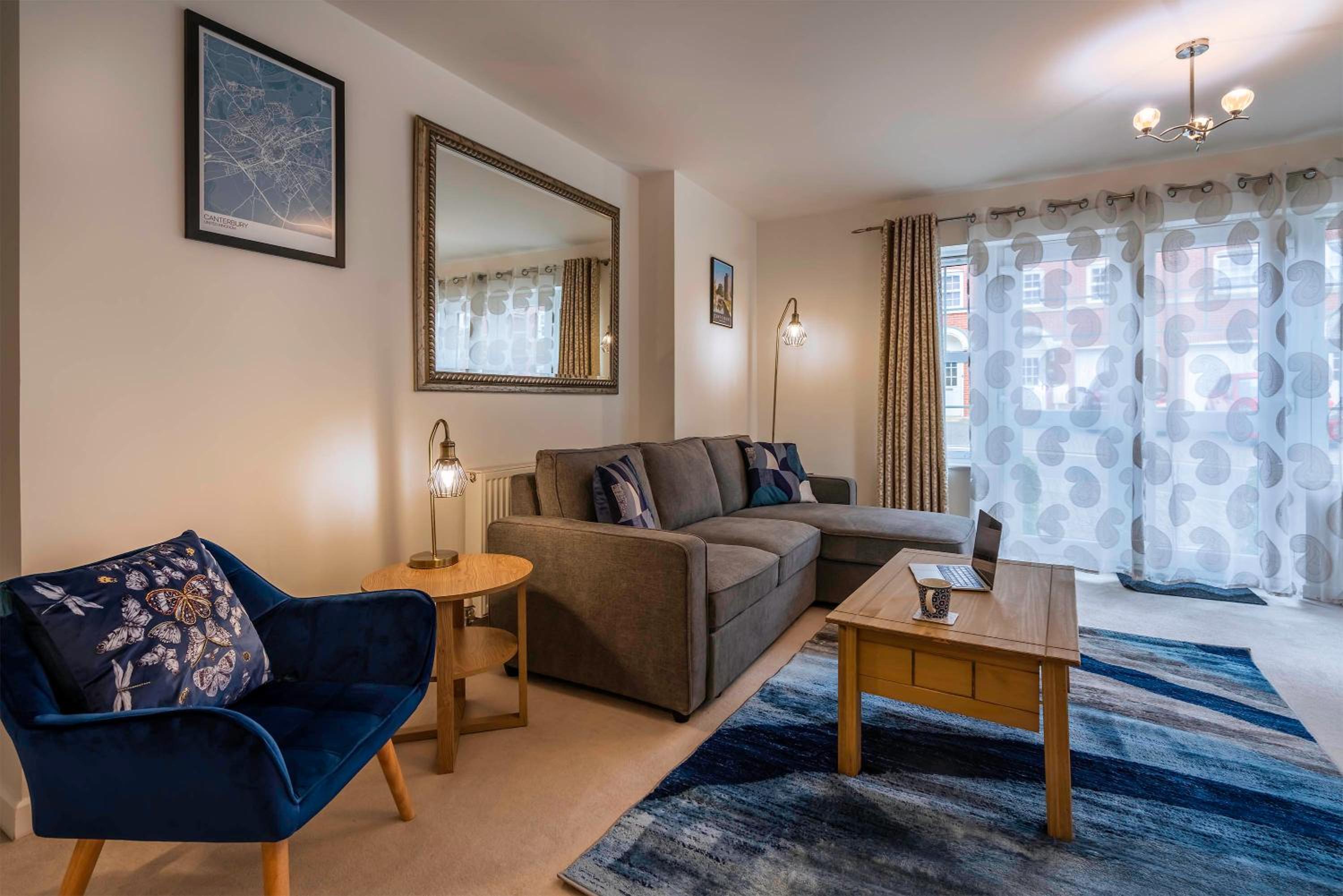 The Augustine - Modern two Bed Ground floor apartment with parking