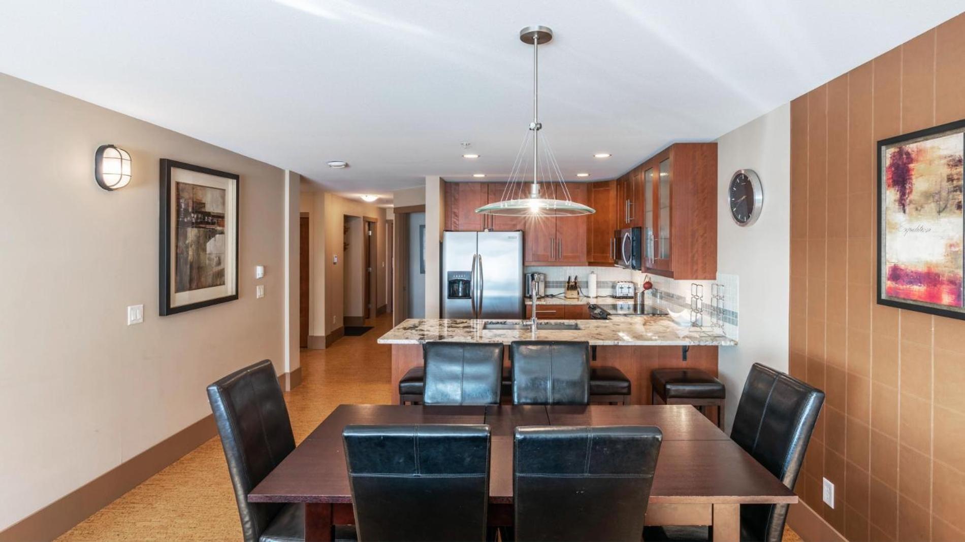 Raven's Nest - Luxury Pet Friendly Condo with Private Hot Tub & Mountain Views view 3