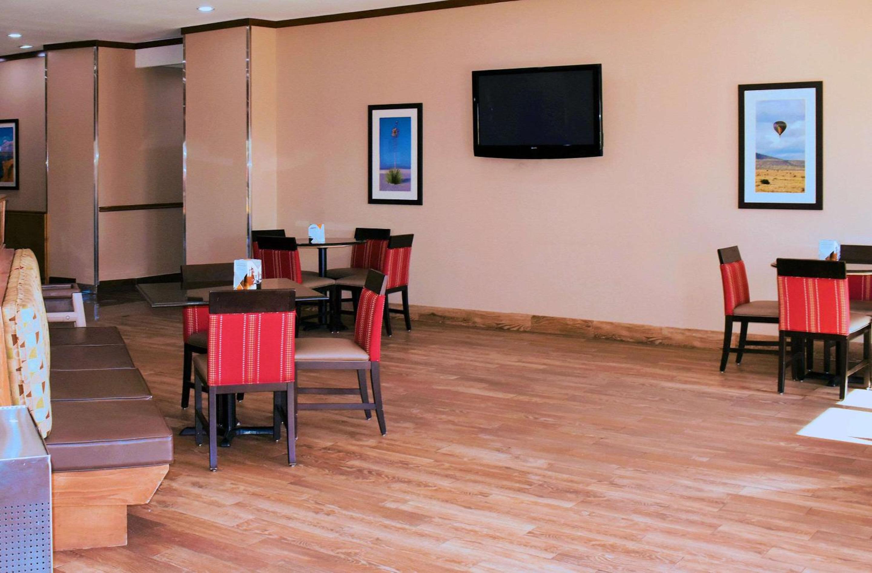 Roswell Vacations - Comfort Suites - Property Image 5